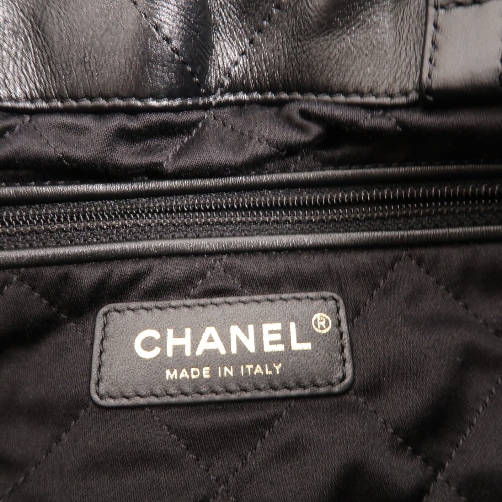 CHANEL 牛皮皮革Chanel 22 Backpack鏈帶背包