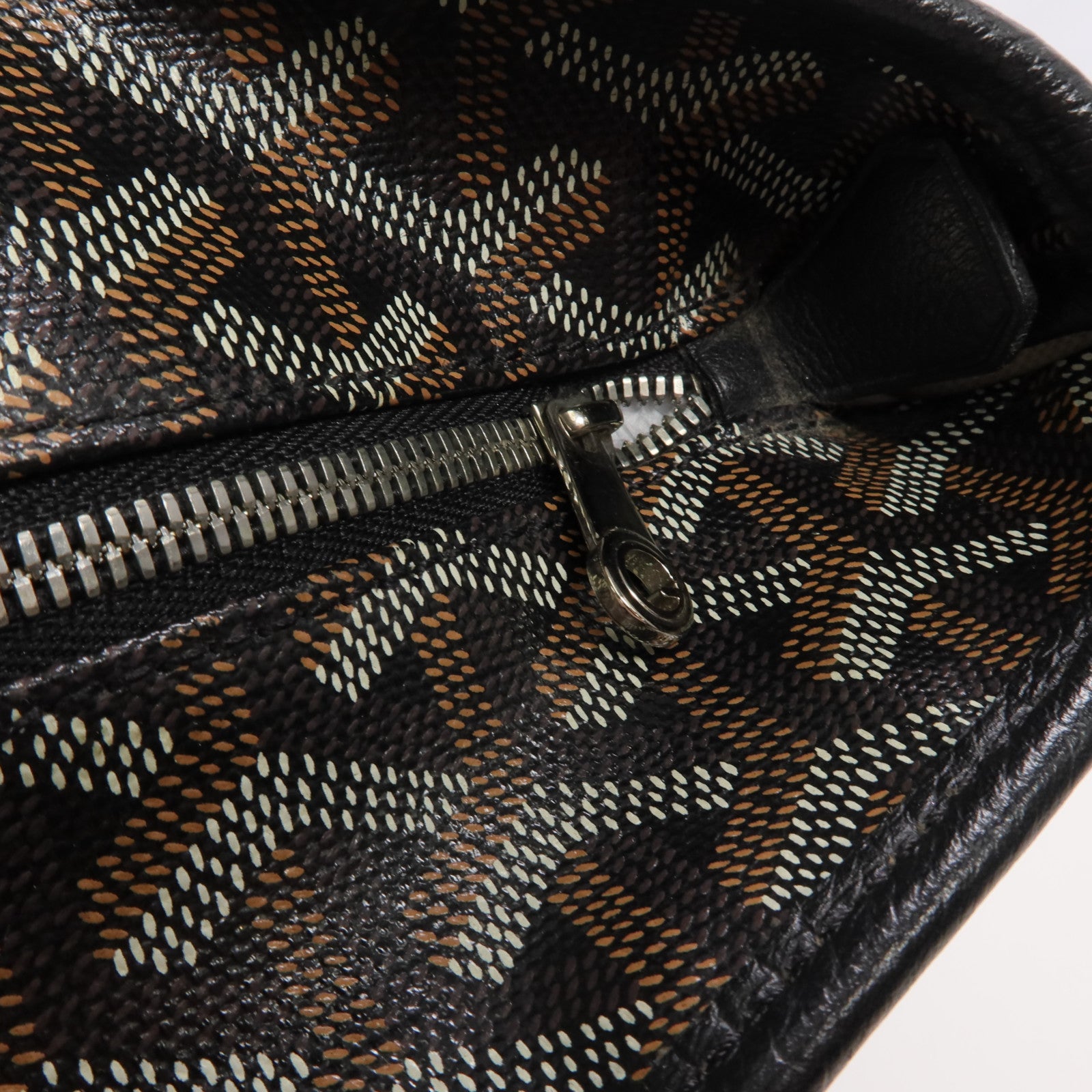 GOYARD 塗層帆布Artois PM銀扣肩背袋