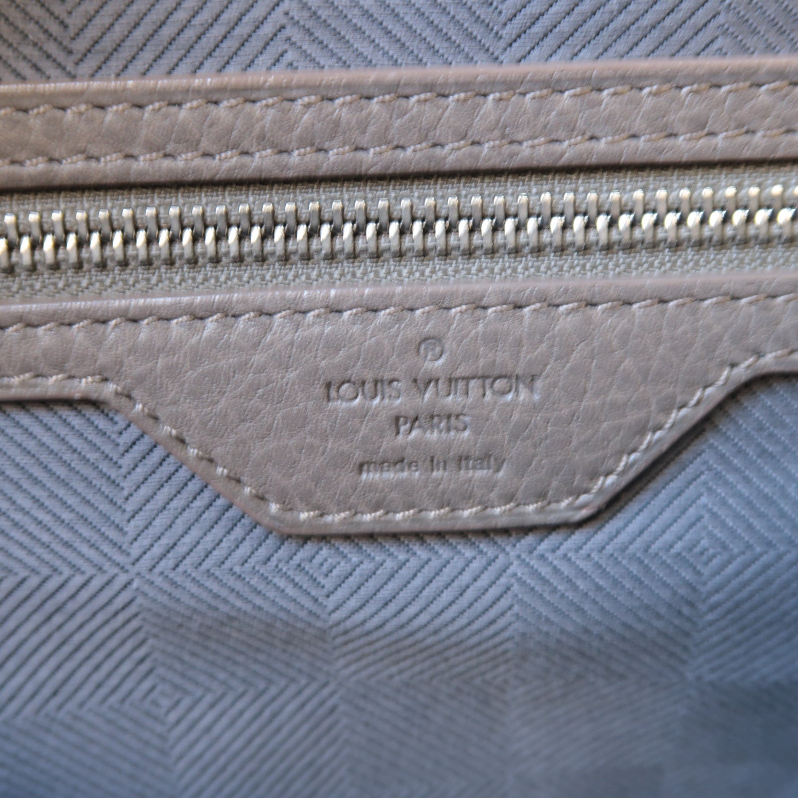 LOUIS VUITTON 【激減優惠】Taupe Naxos皮革Naxos銀扣肩背袋淺褐色
