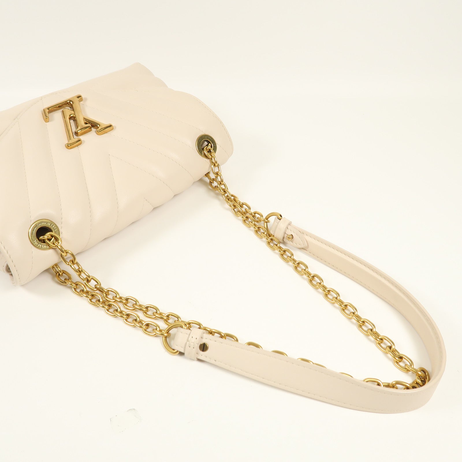 LOUIS VUITTON 牛皮皮革New Wave PM金扣肩背袋