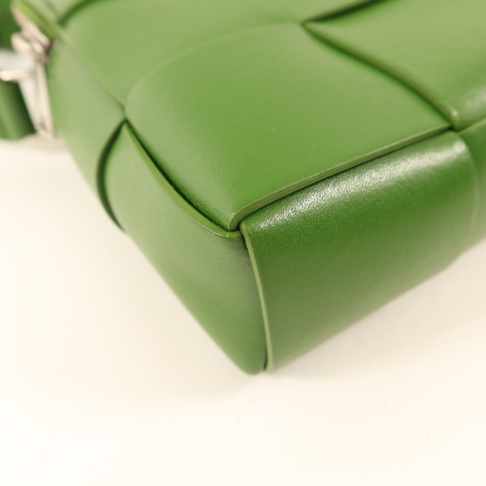 BOTTEGA VENETA 【激減優惠】牛皮皮革Small Cassette Camera Bag銀扣肩背袋