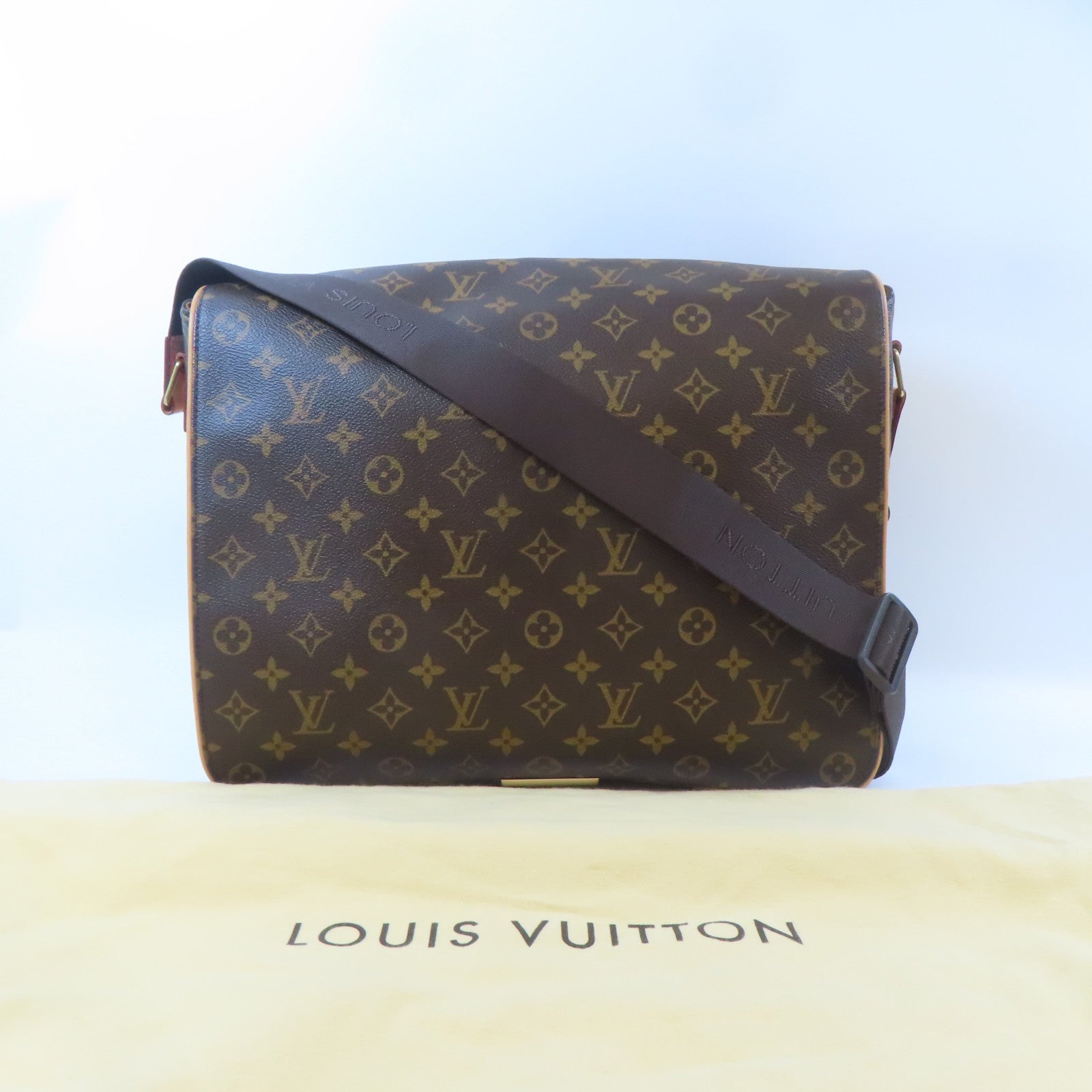 LOUIS VUITTON Monogram Abbesses Shoulder Bag金扣肩背袋啡色