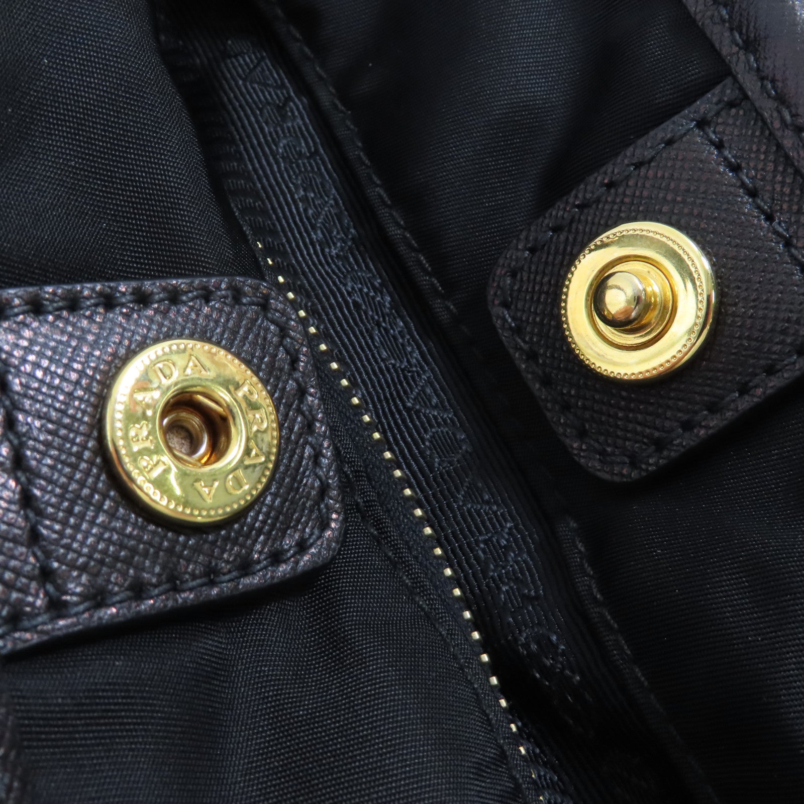 PRADA 尼龍Shoulder Bag金扣肩背袋黑色