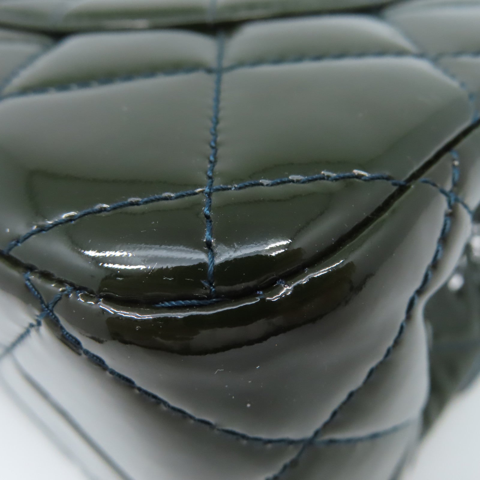 CHANEL **【激減優惠】菱格漆皮皮革Jumbo Maxi Chain Shoulder Bag銀扣鏈帶肩背袋深綠色