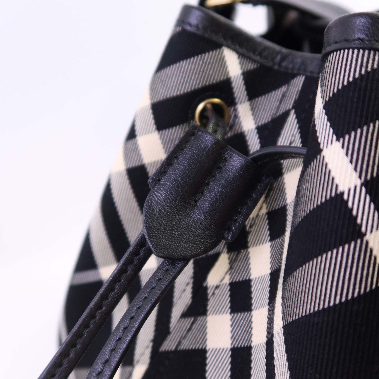 BURBERRY 帆布Shoulder Bag金扣肩背袋