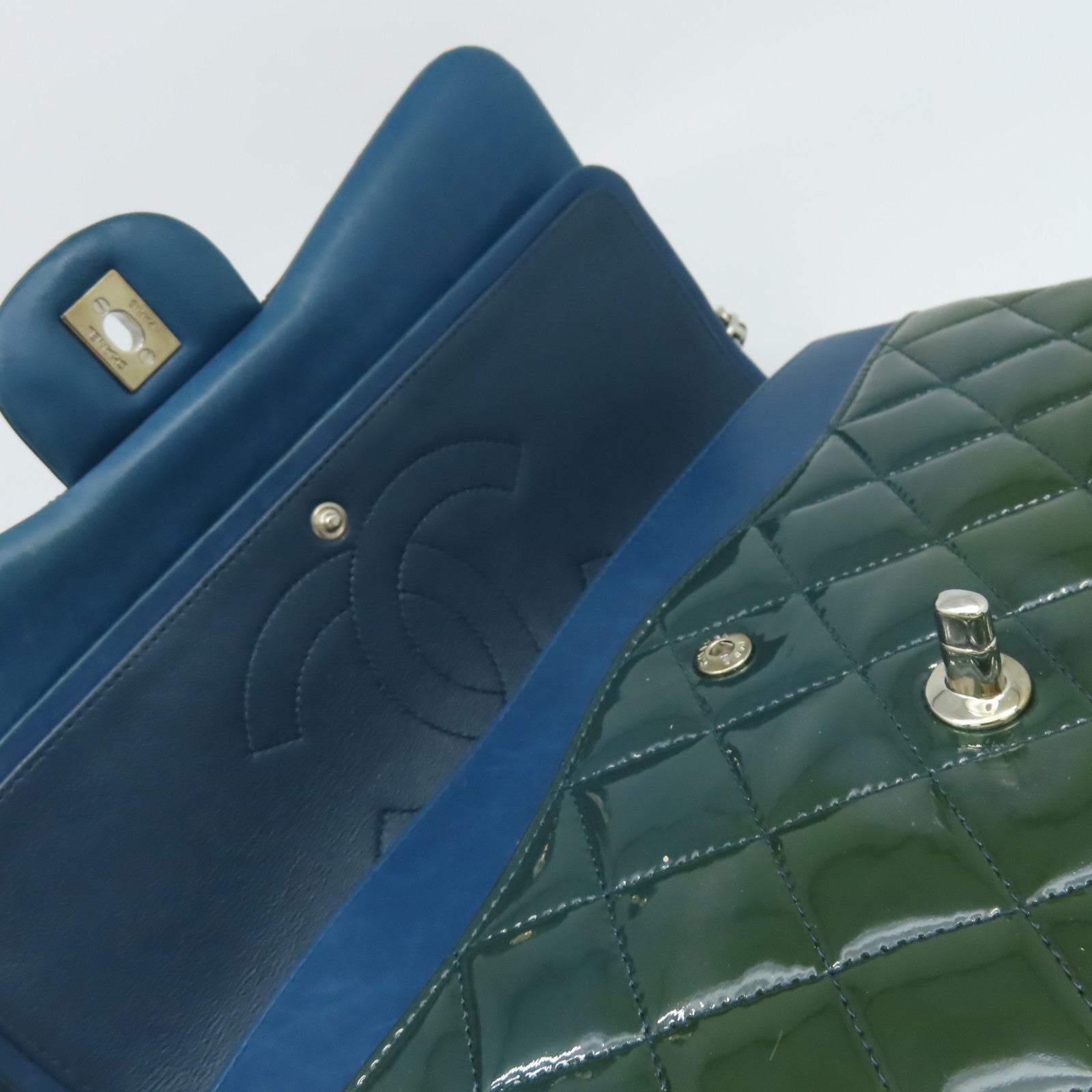 CHANEL **【激減優惠】菱格漆皮皮革Jumbo Maxi Chain Shoulder Bag銀扣鏈帶肩背袋深綠色