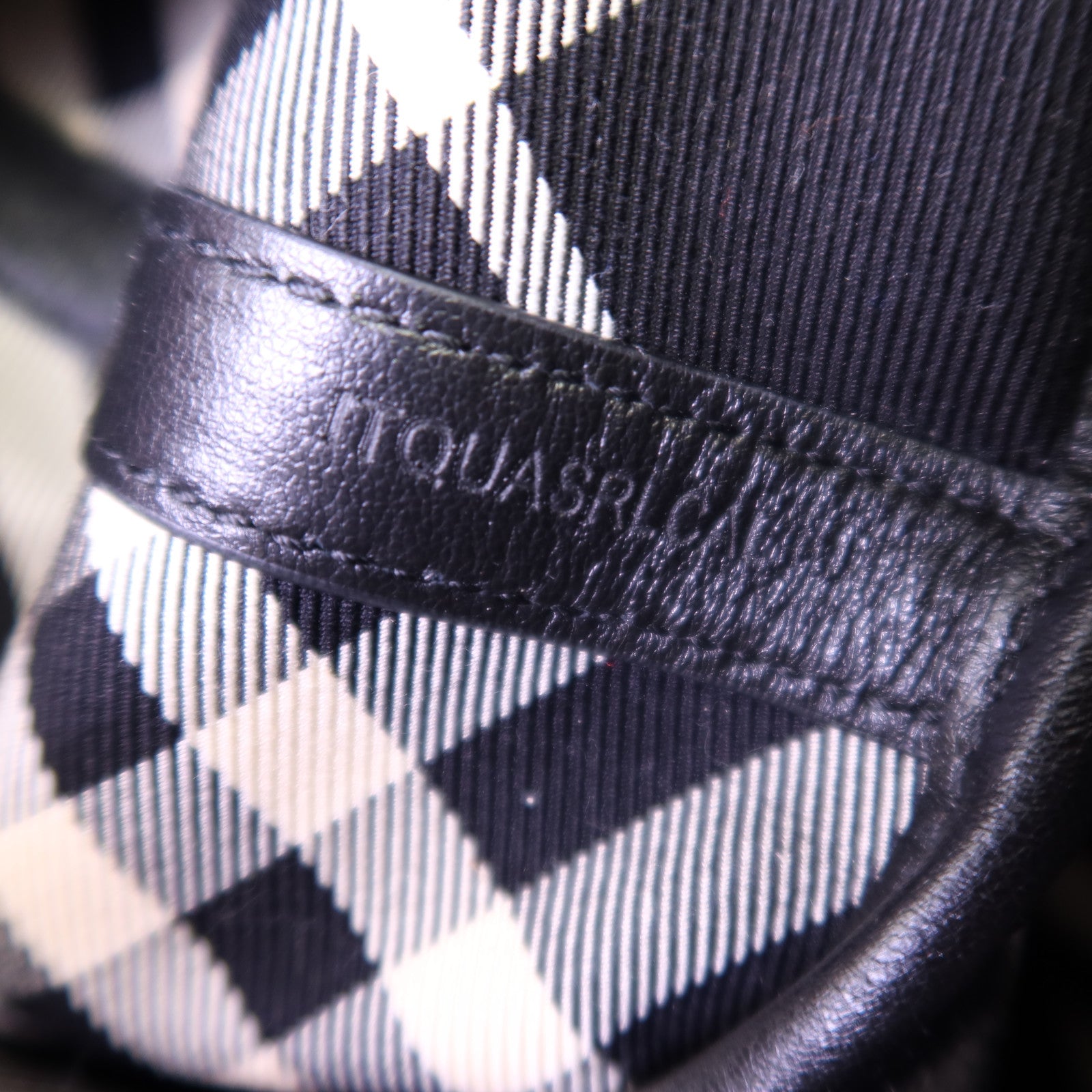 BURBERRY 帆布Shoulder Bag金扣肩背袋