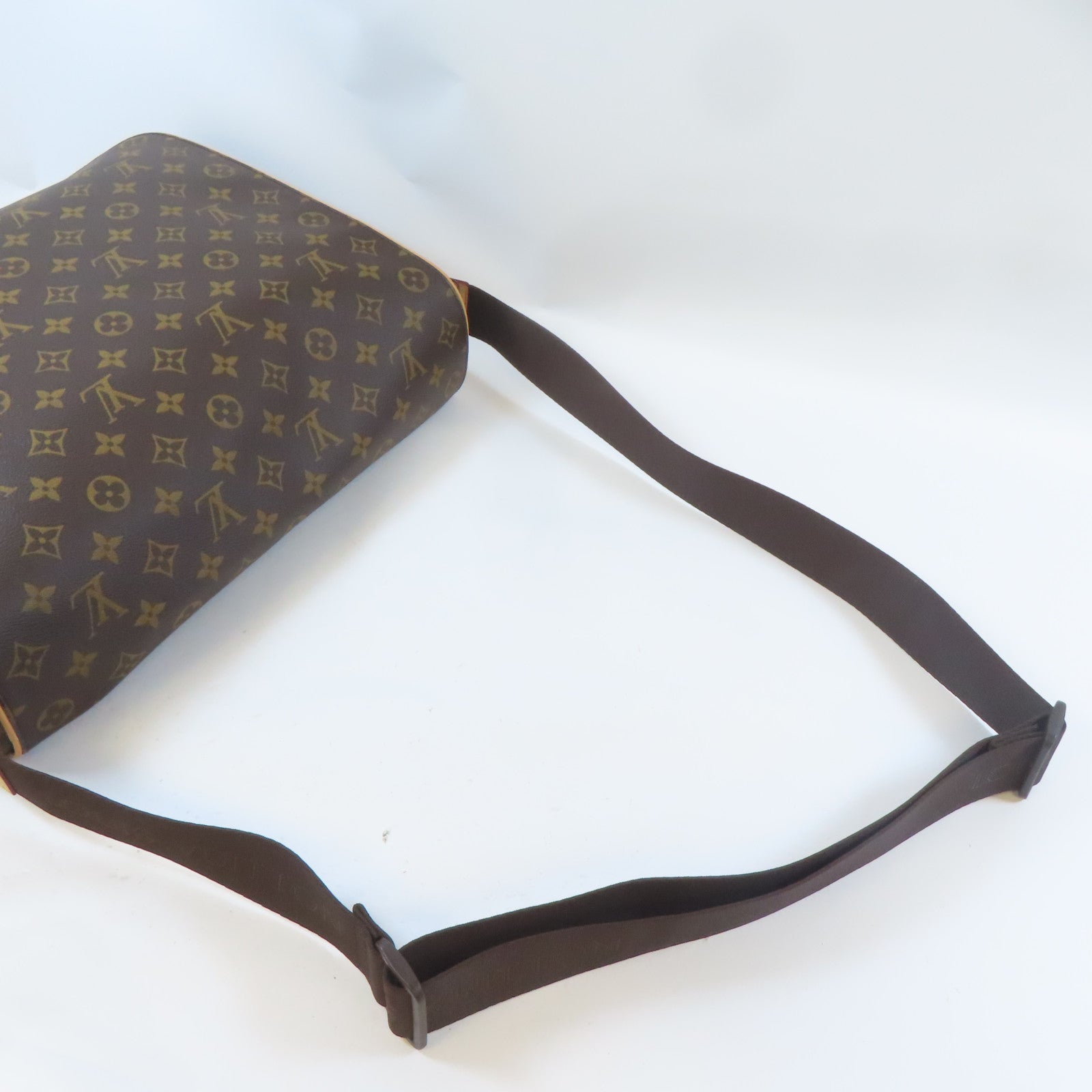 LOUIS VUITTON Monogram Abbesses Shoulder Bag金扣肩背袋啡色