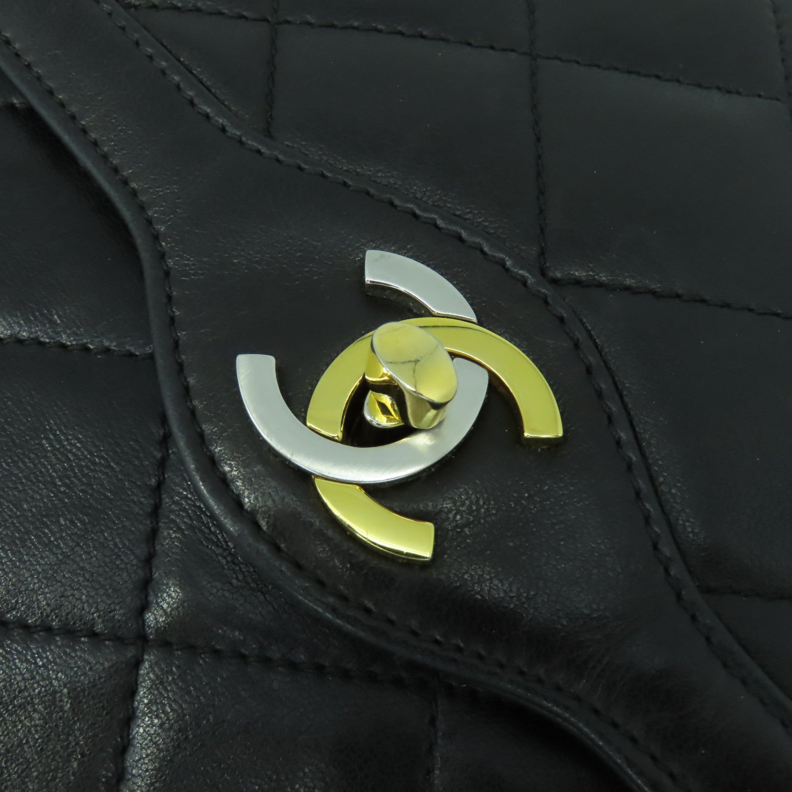 CHANEL 【清倉大減價】菱格羊皮皮革Chain Shoulder鏈帶肩背袋黑色