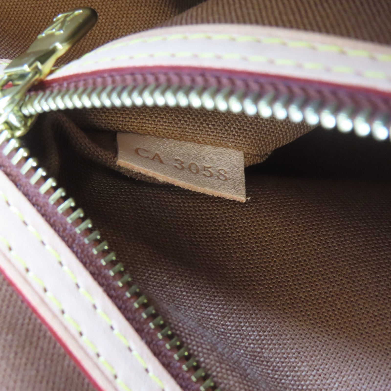 LOUIS VUITTON Monogram Abbesses Shoulder Bag金扣肩背袋啡色