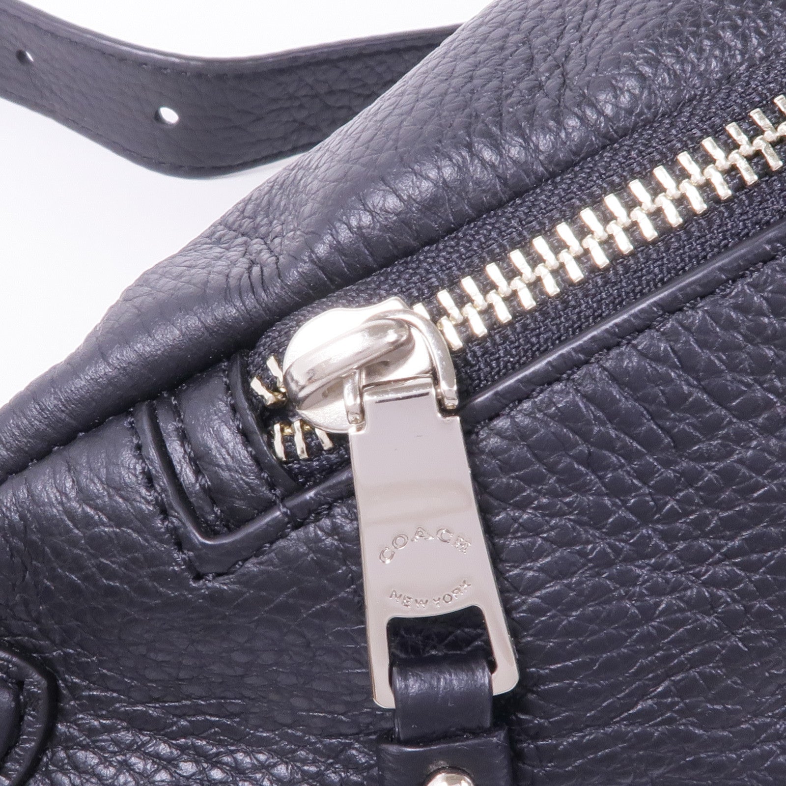 COACH 牛皮皮革Waist Bag銀扣腰包