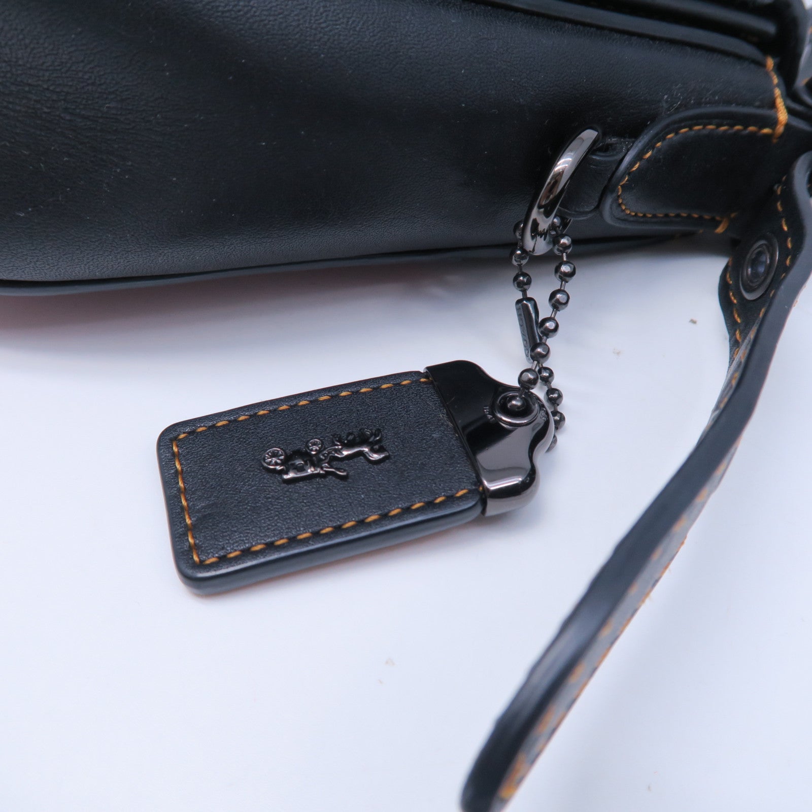 COACH 【激減優惠】麂皮牛皮皮革Shoulder Bag銀扣肩背袋黑色/紅色