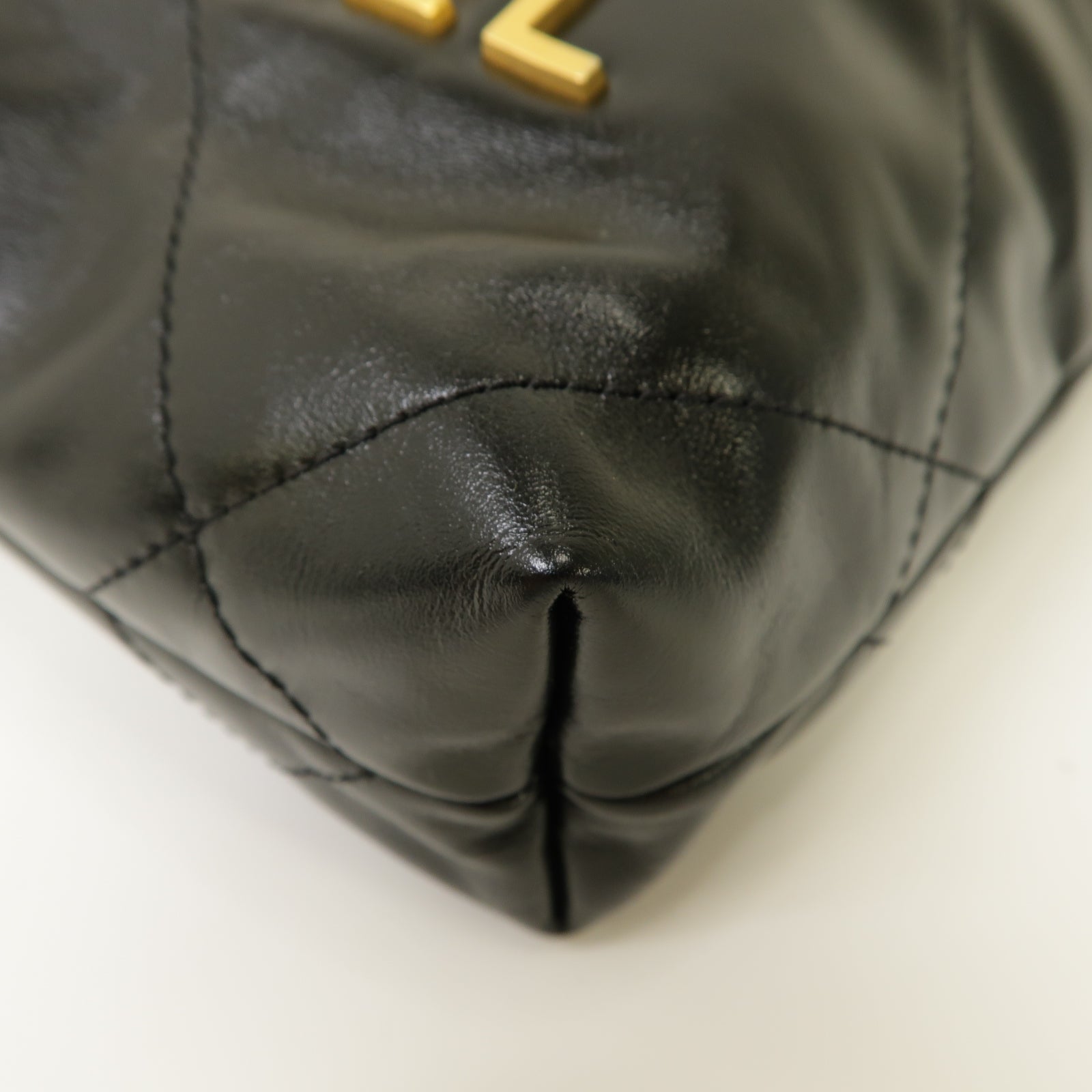 CHANEL 牛皮皮革C22 Mini金扣鏈帶肩背袋黒色