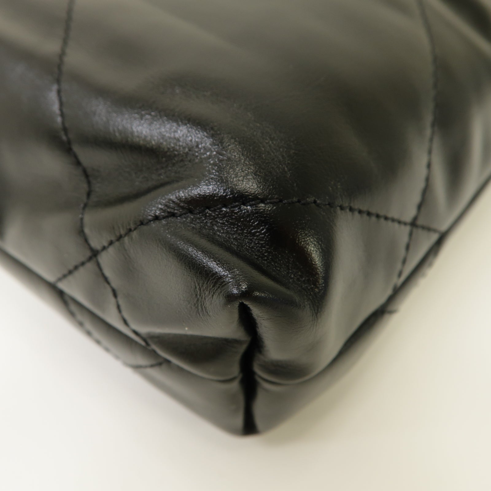 CHANEL 牛皮皮革C22 Mini金扣鏈帶肩背袋黒色