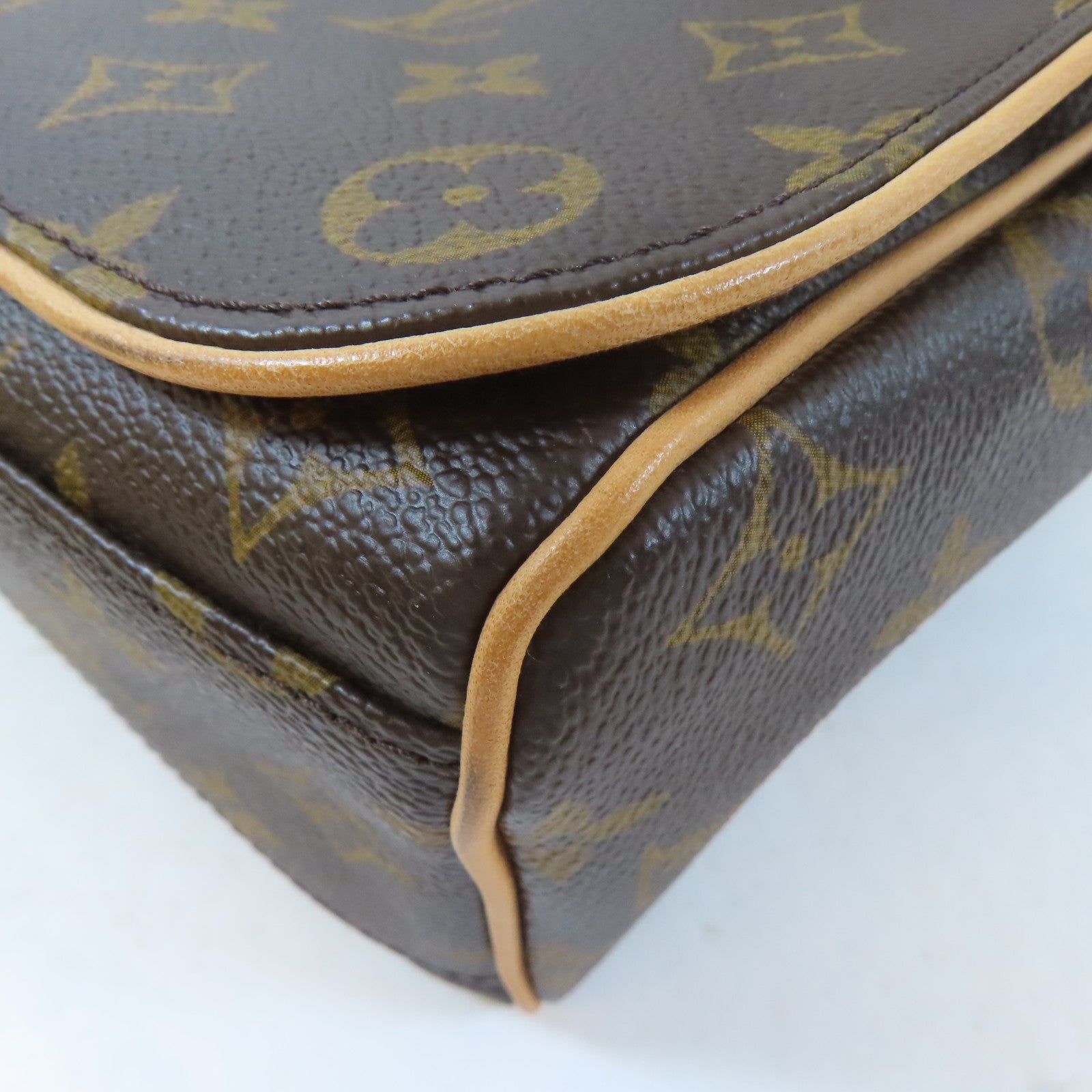 LOUIS VUITTON Monogram Abbesses Shoulder Bag金扣肩背袋啡色