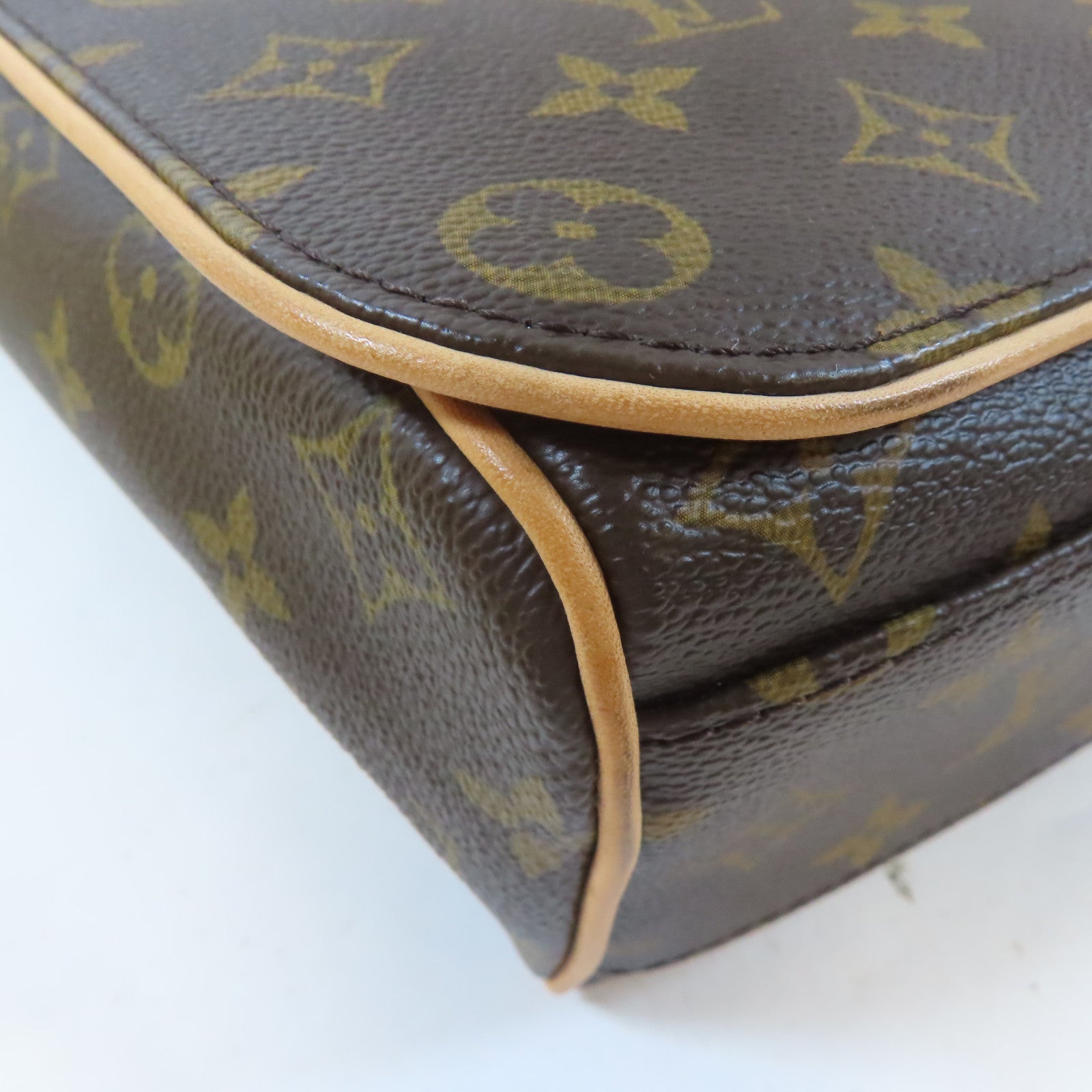 LOUIS VUITTON Monogram Abbesses Shoulder Bag金扣肩背袋啡色