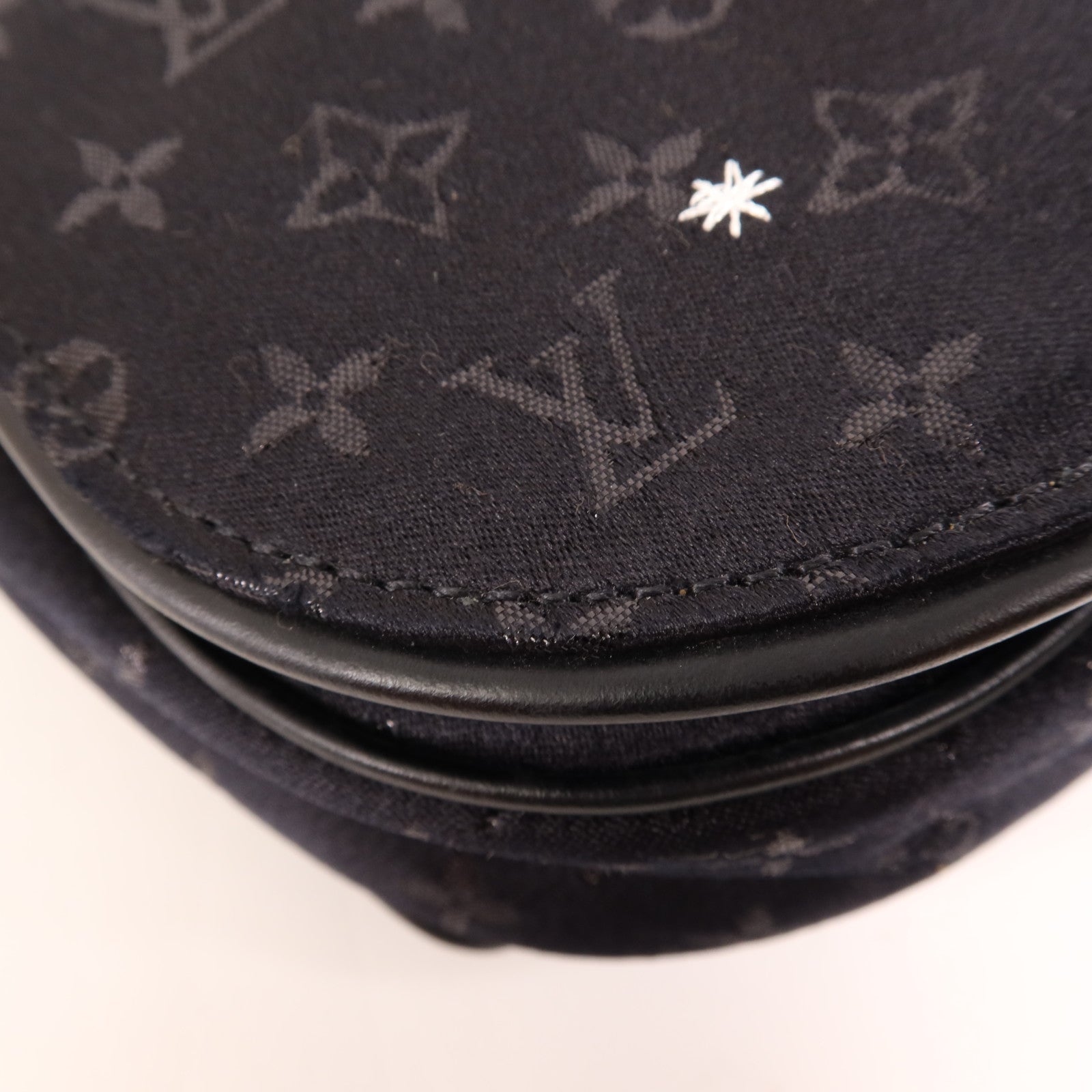 LOUIS VUITTON Monogram Satin Comte De Fe Musette銀扣肩背袋黑色