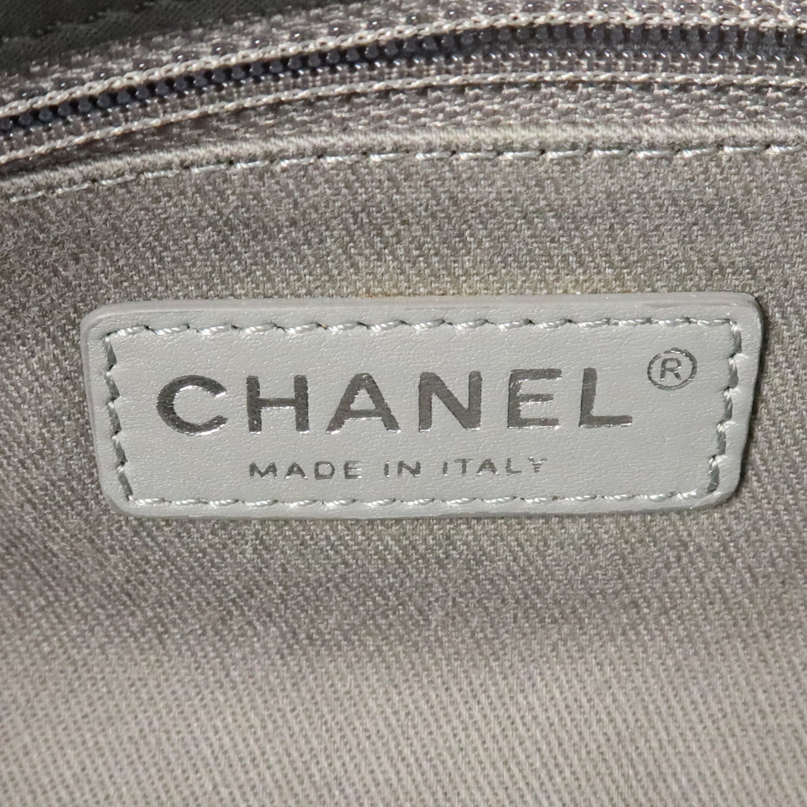 CHANEL 牛皮皮革Chic Quit Flap銀扣鏈帶肩背袋