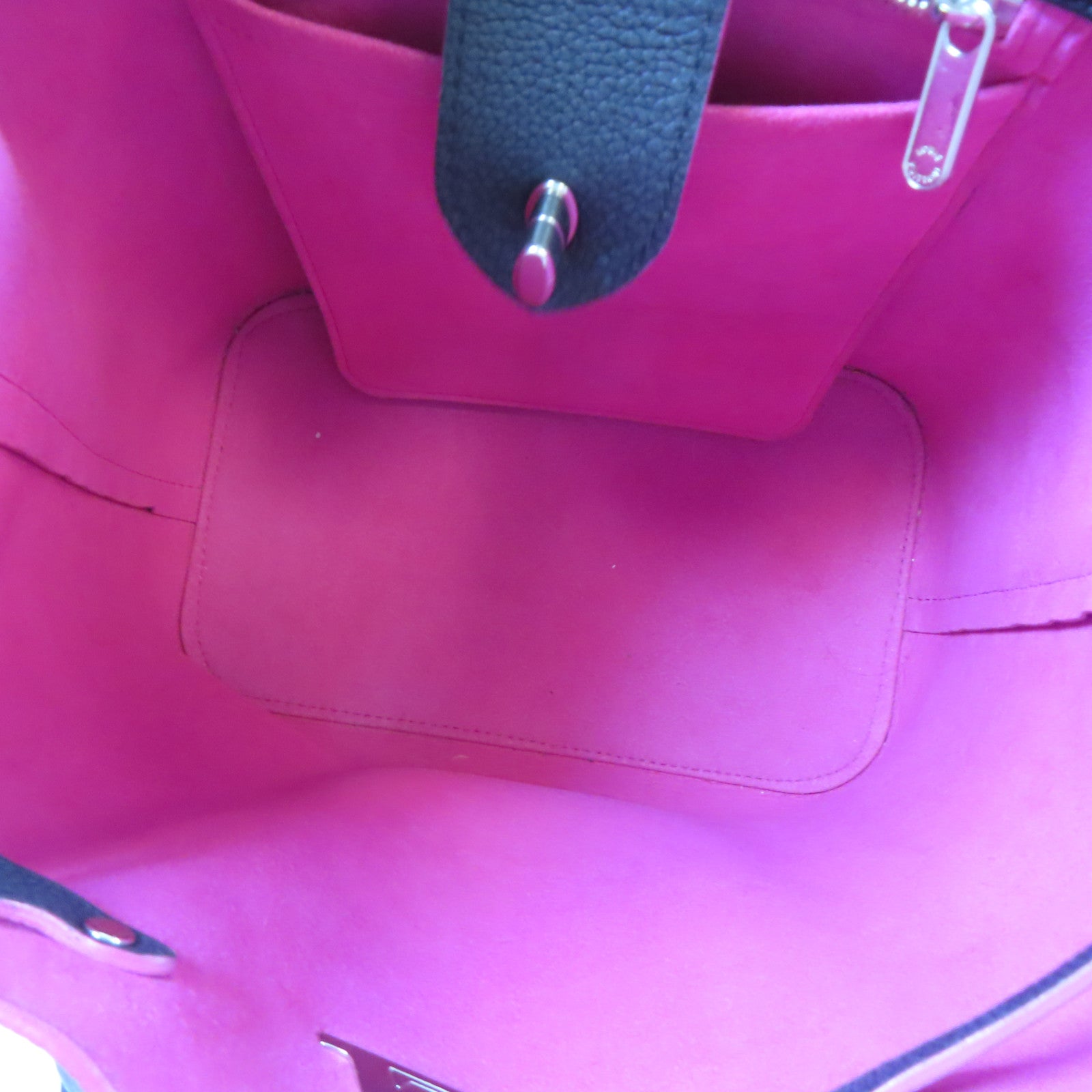 LOUIS VUITTON 牛皮皮革Lockme Bucket Bag銀扣肩背袋黑色