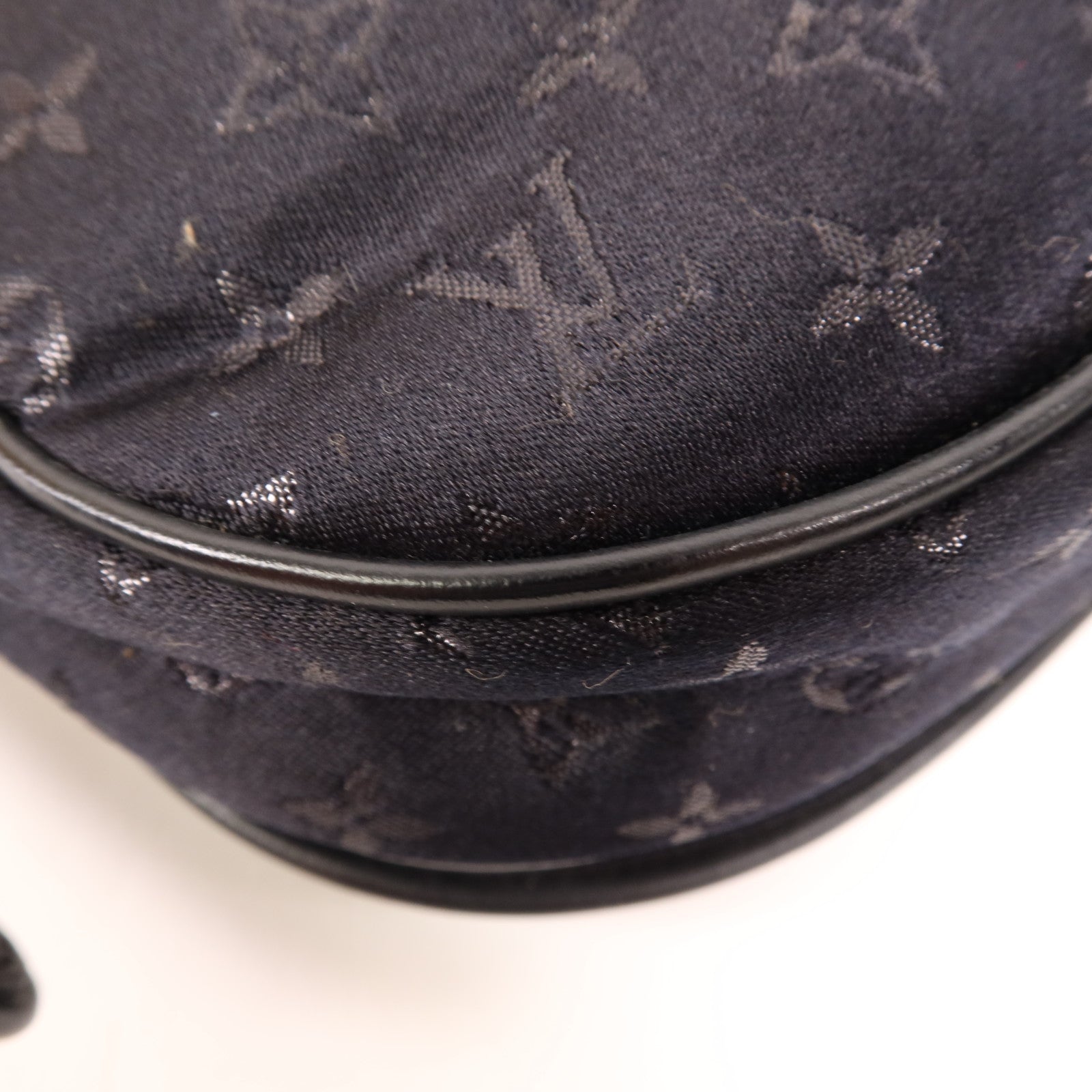 LOUIS VUITTON Monogram Satin Comte De Fe Musette銀扣肩背袋黑色