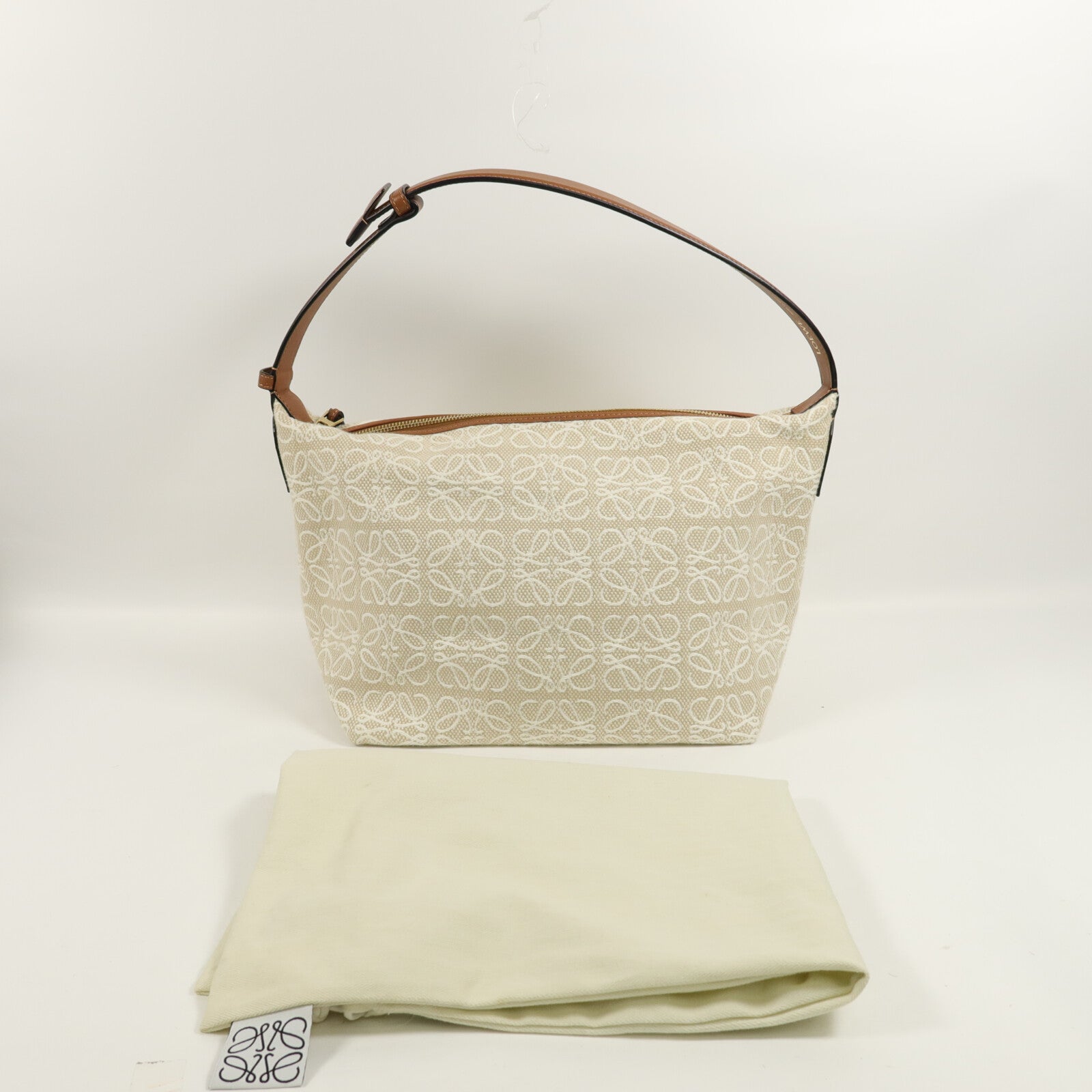 LOEWE 帆布Medium Cubi肩背袋