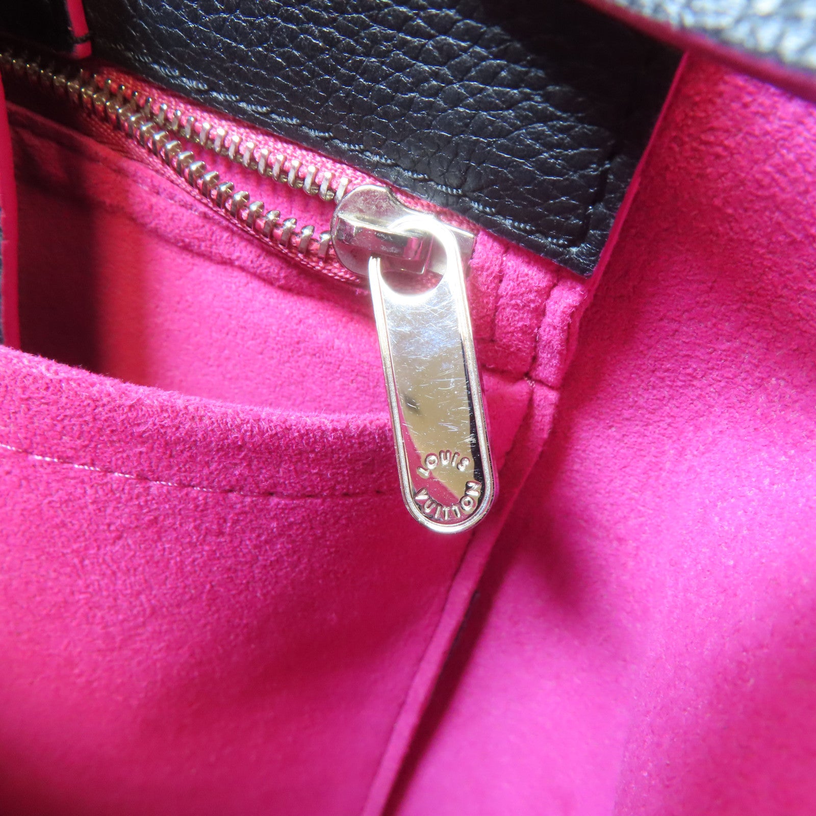 LOUIS VUITTON 牛皮皮革Lockme Bucket Bag銀扣肩背袋黑色