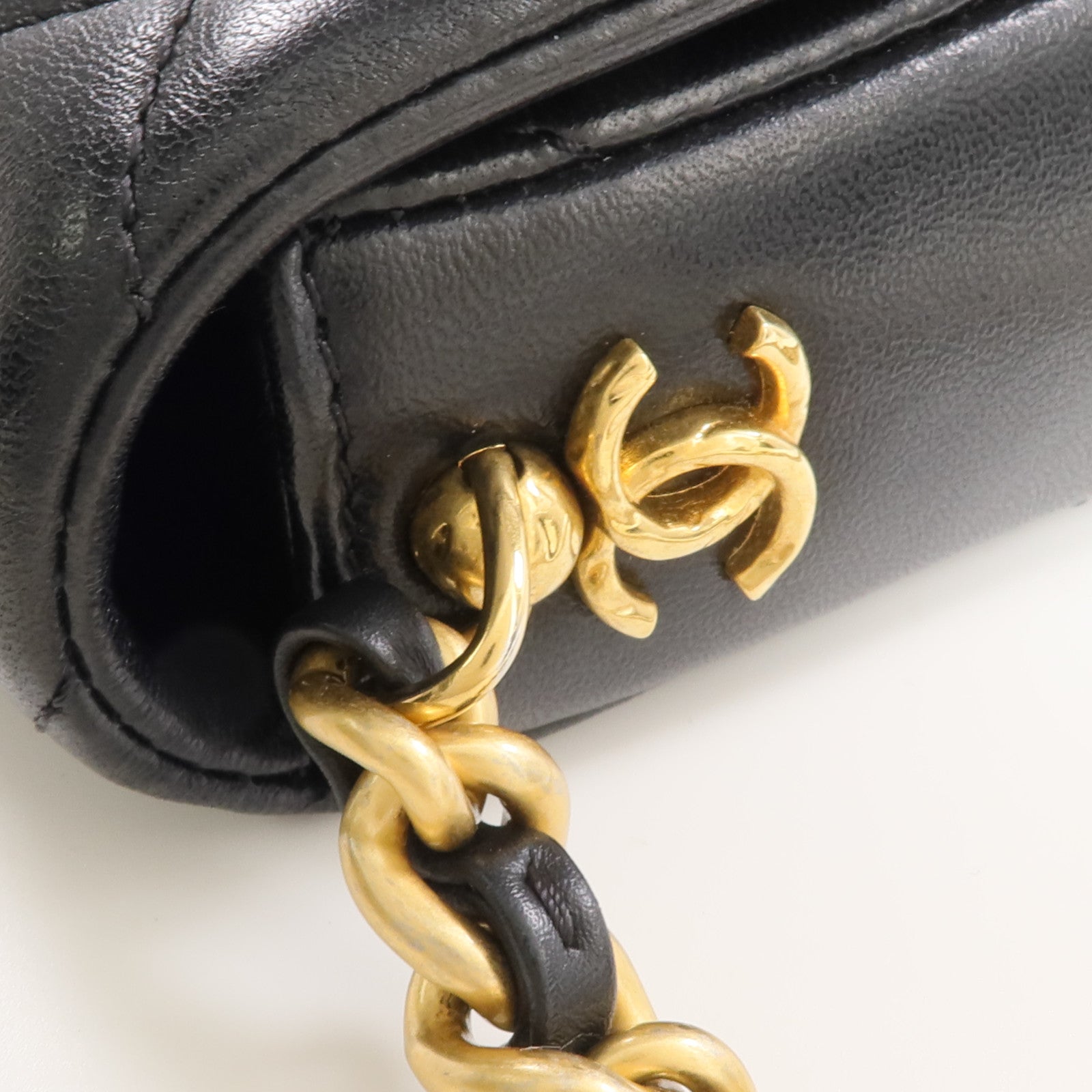 CHANEL 羊皮皮革Chain Shoulder金扣鏈帶肩背袋