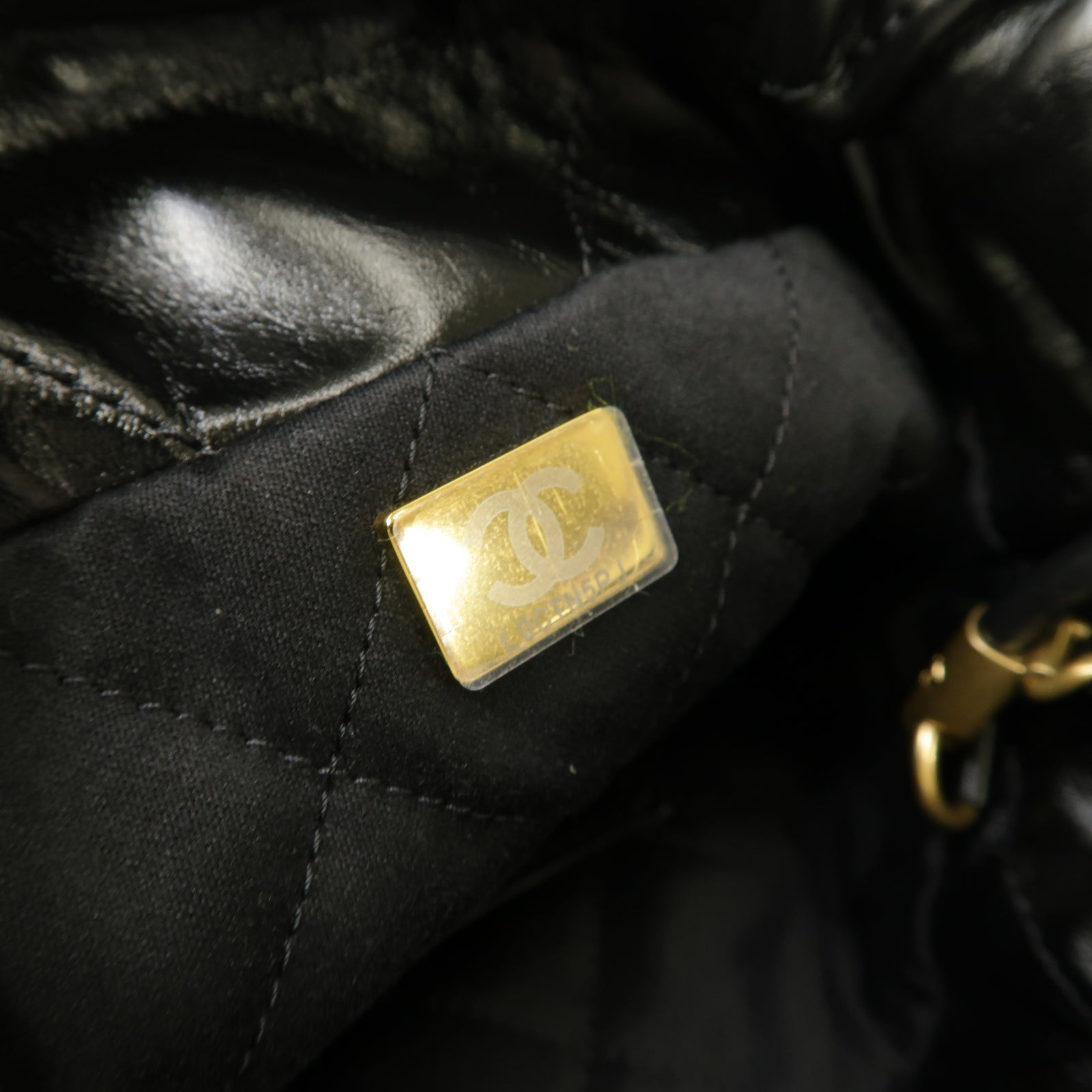 CHANEL 牛皮皮革C22 Mini金扣鏈帶肩背袋黒色