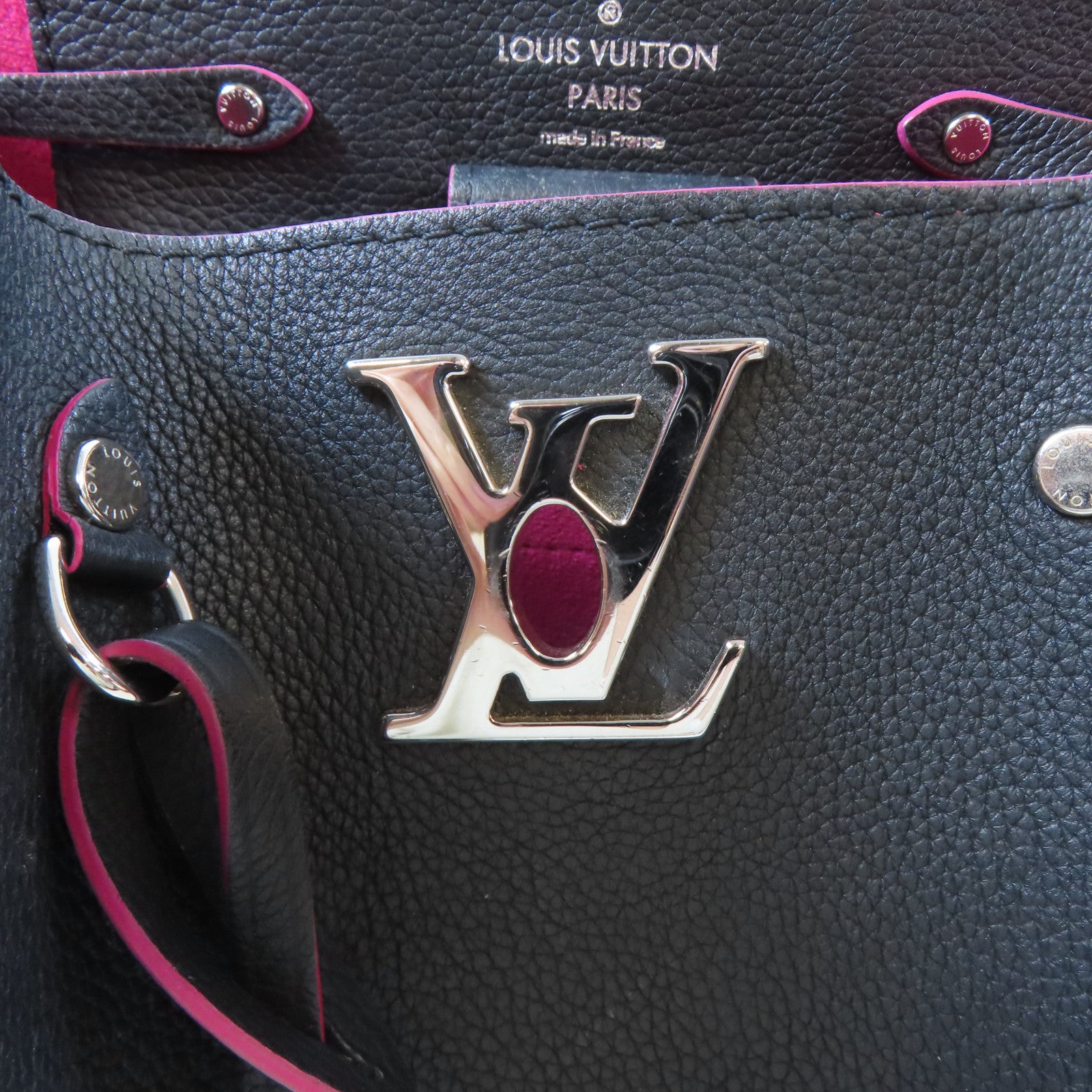 LOUIS VUITTON 牛皮皮革Lockme Bucket Bag銀扣肩背袋黑色