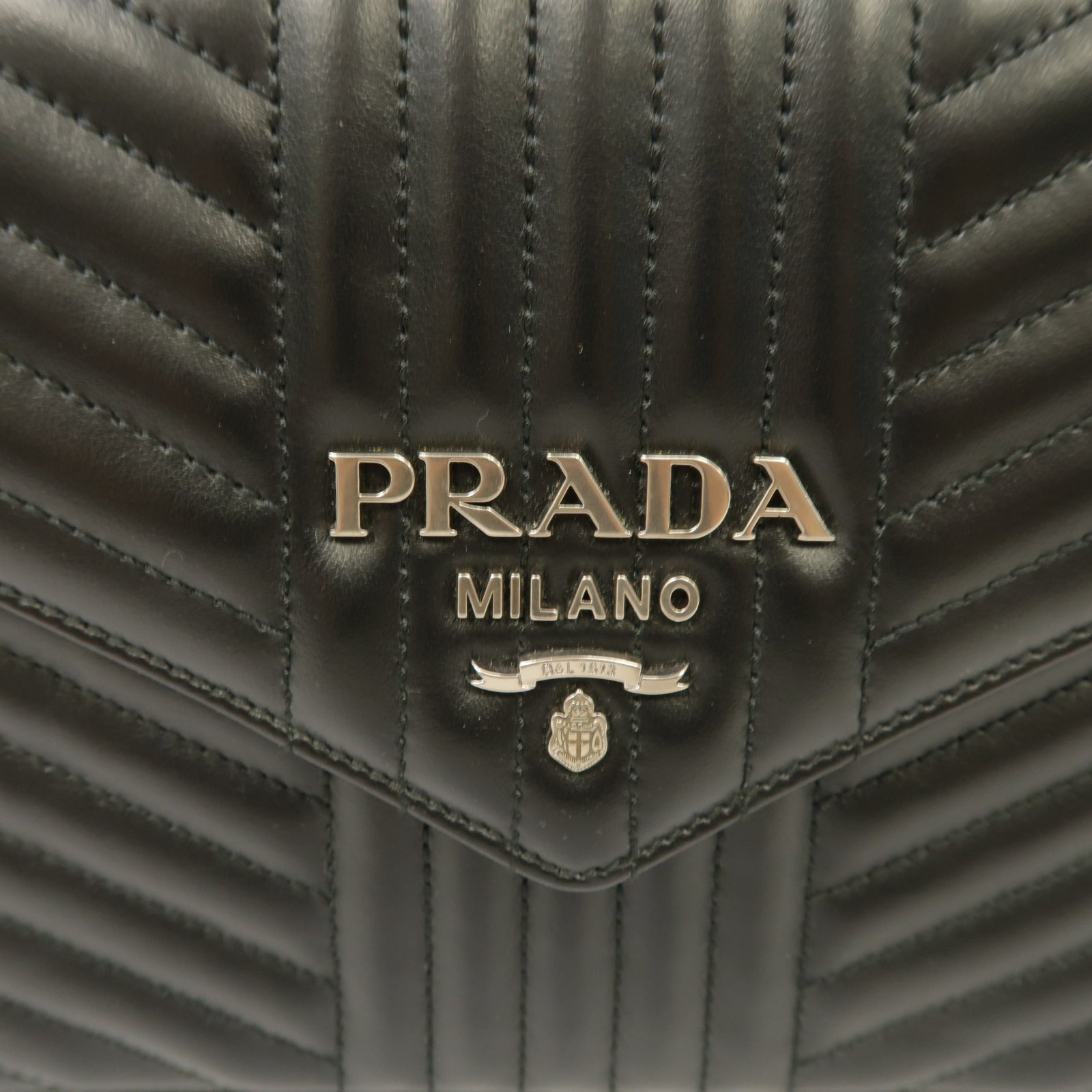 PRADA 牛皮皮革Chain Shoulder Bag銀扣鏈帶肩背袋黑色