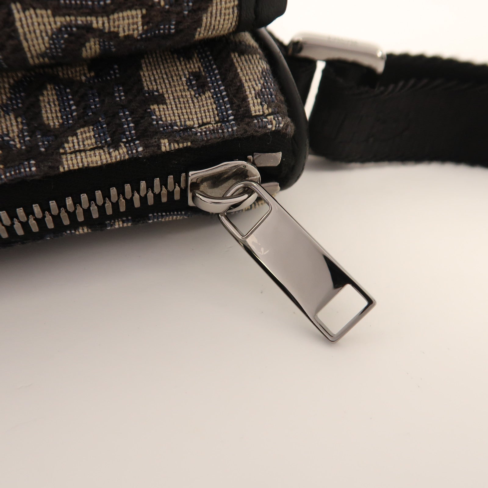 Dior 帆布Mini Dior 8肩背袋