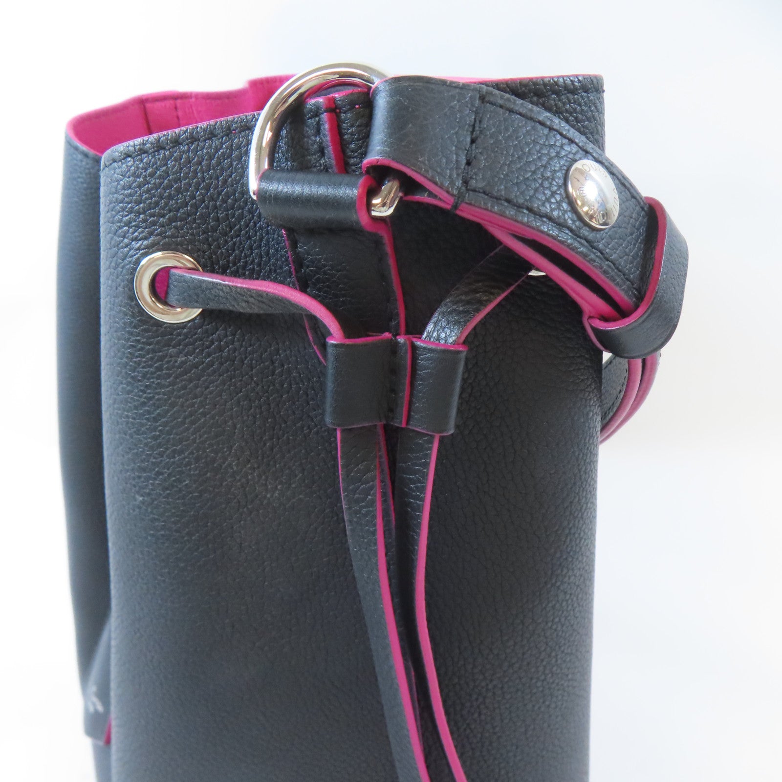 LOUIS VUITTON 牛皮皮革Lockme Bucket Bag銀扣肩背袋黑色