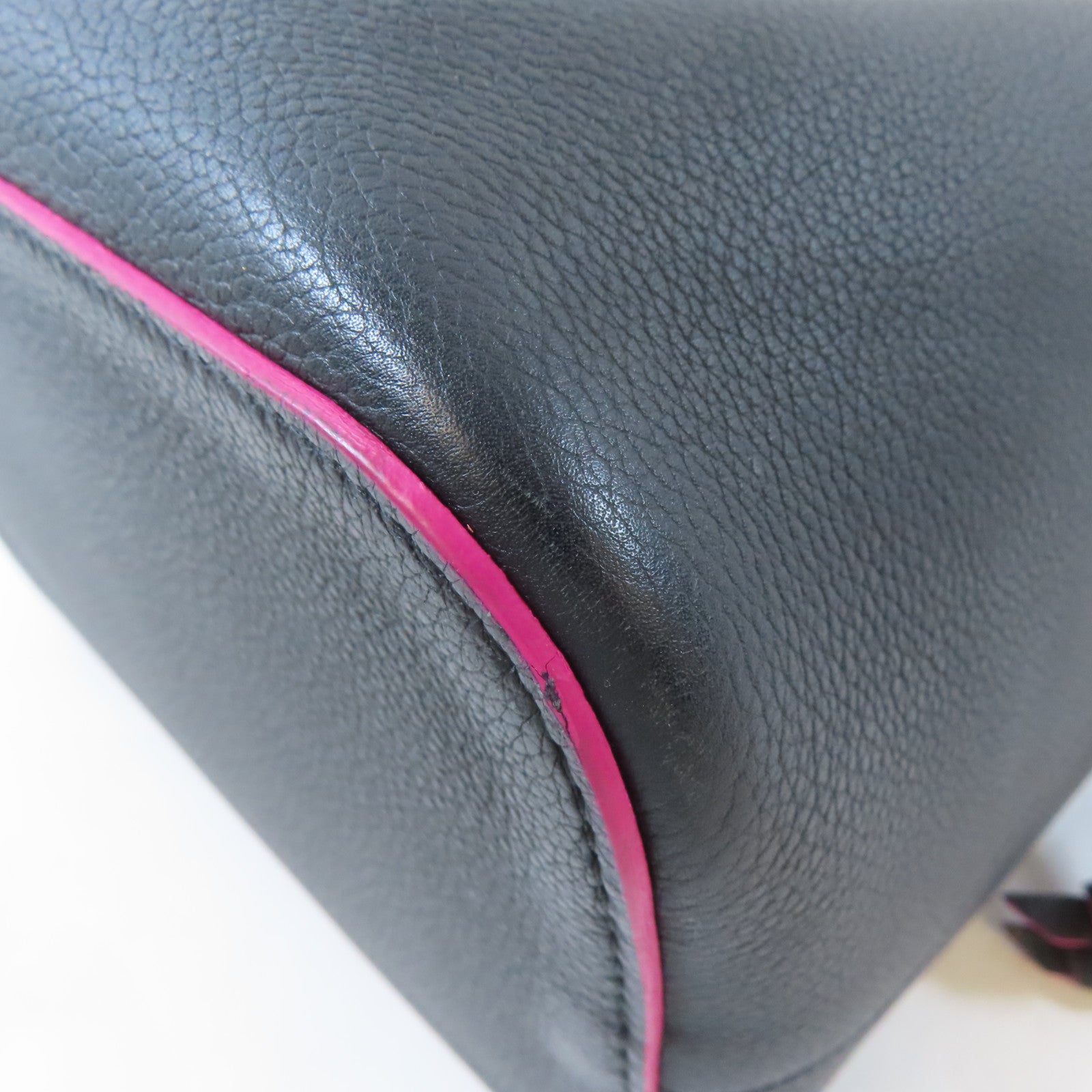 LOUIS VUITTON 牛皮皮革Lockme Bucket Bag銀扣肩背袋黑色