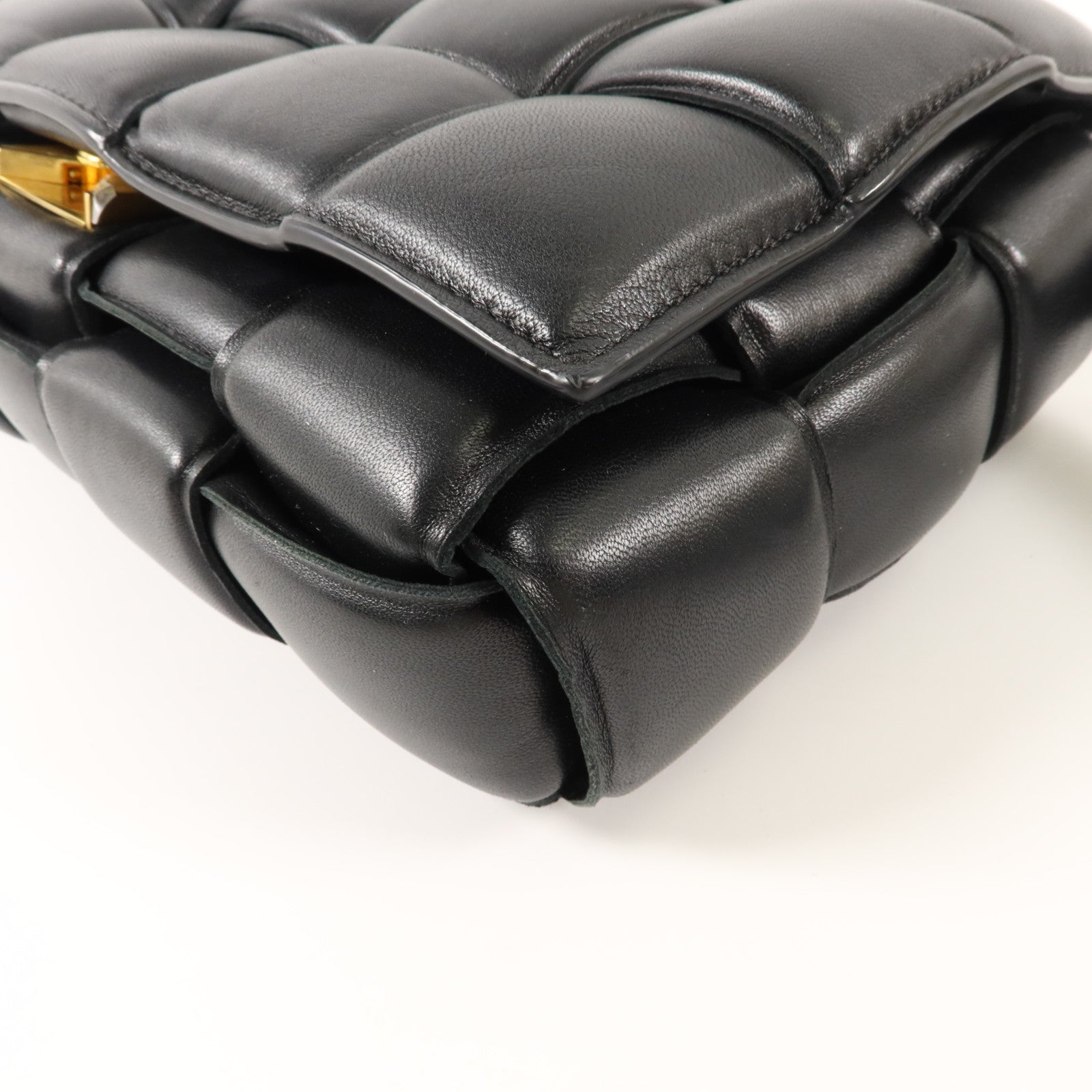 BOTTEGA VENETA 羊皮皮革Padded Cassette肩背袋