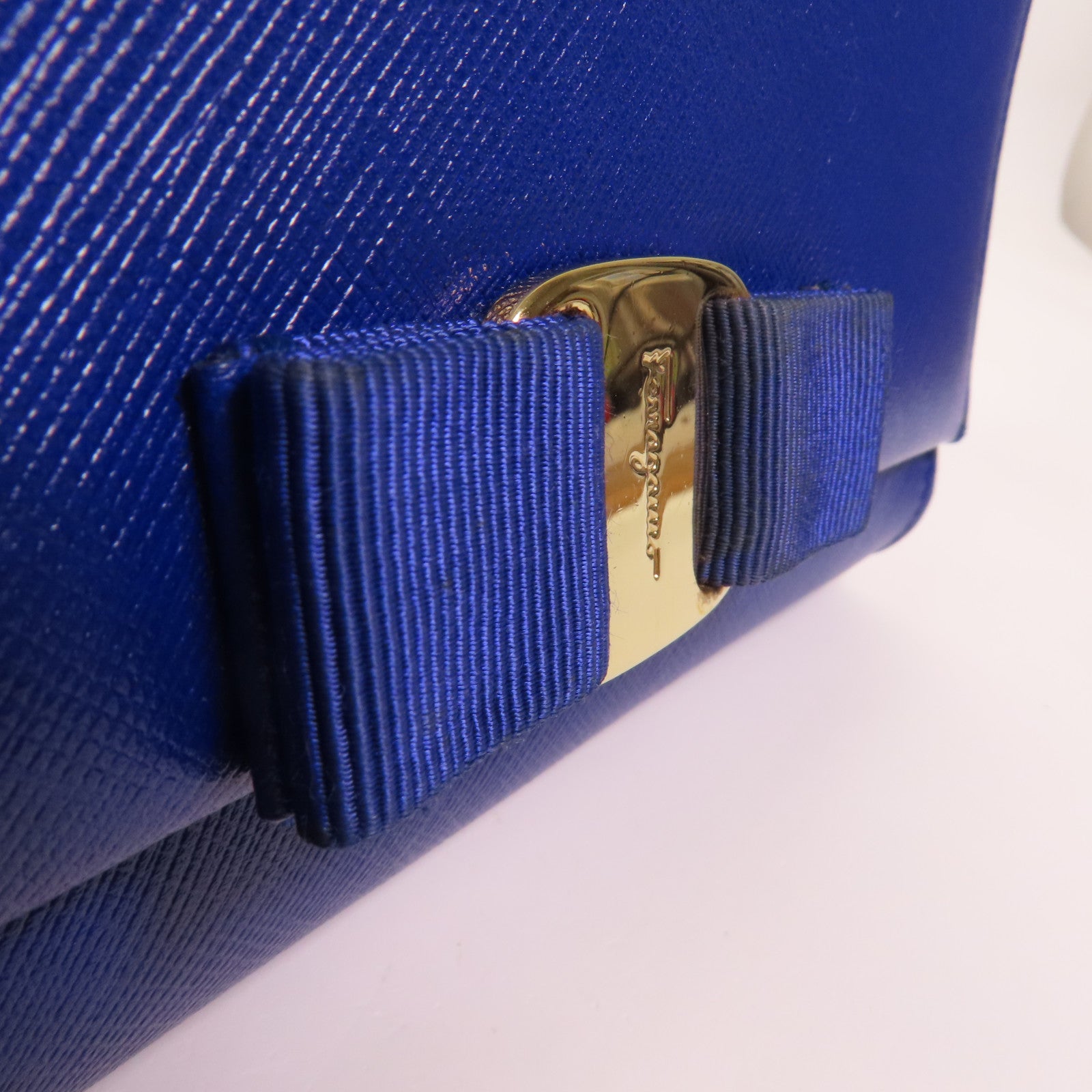 Salvatore Ferragamo 牛皮皮革Vara Bow Mini金扣肩背袋