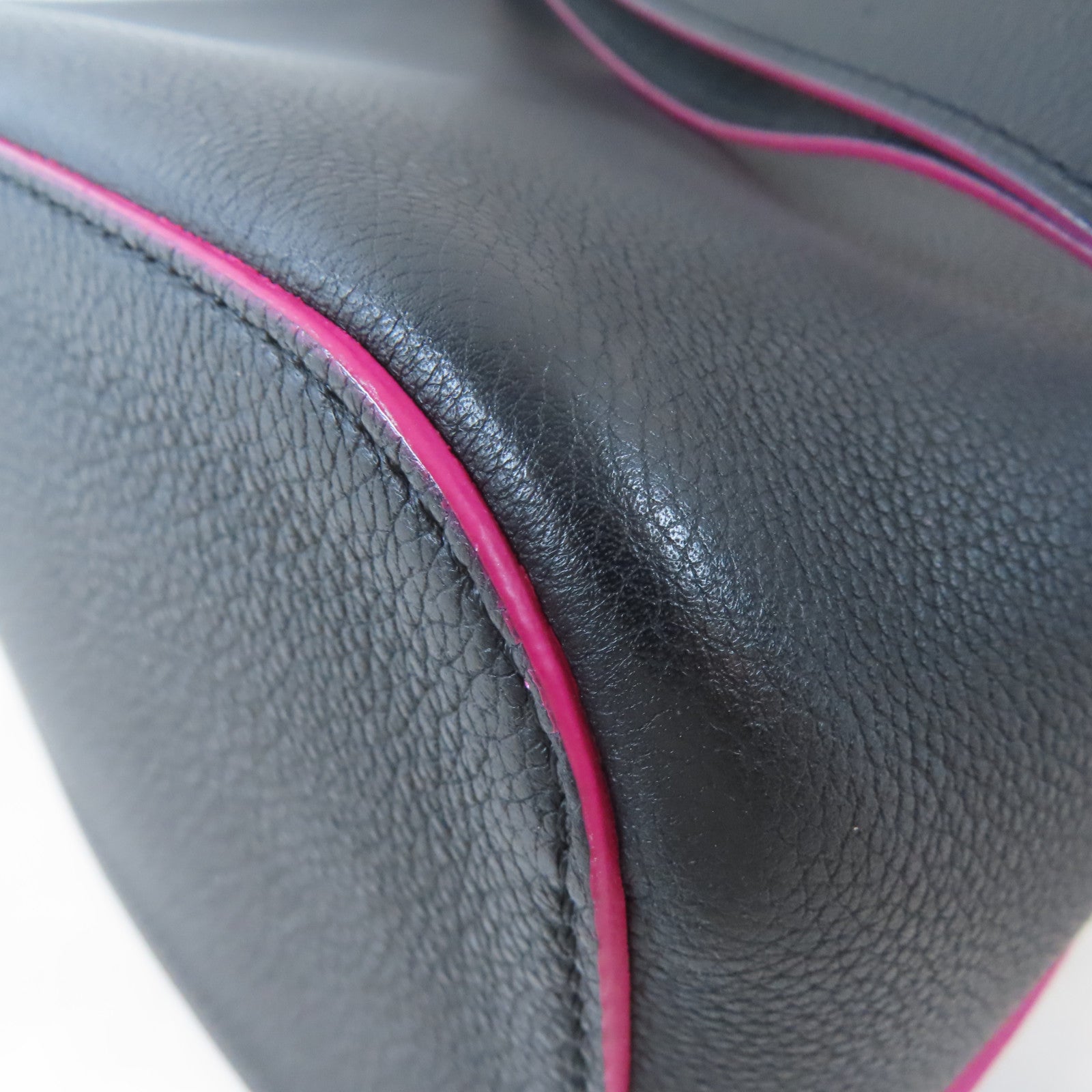 LOUIS VUITTON 牛皮皮革Lockme Bucket Bag銀扣肩背袋黑色