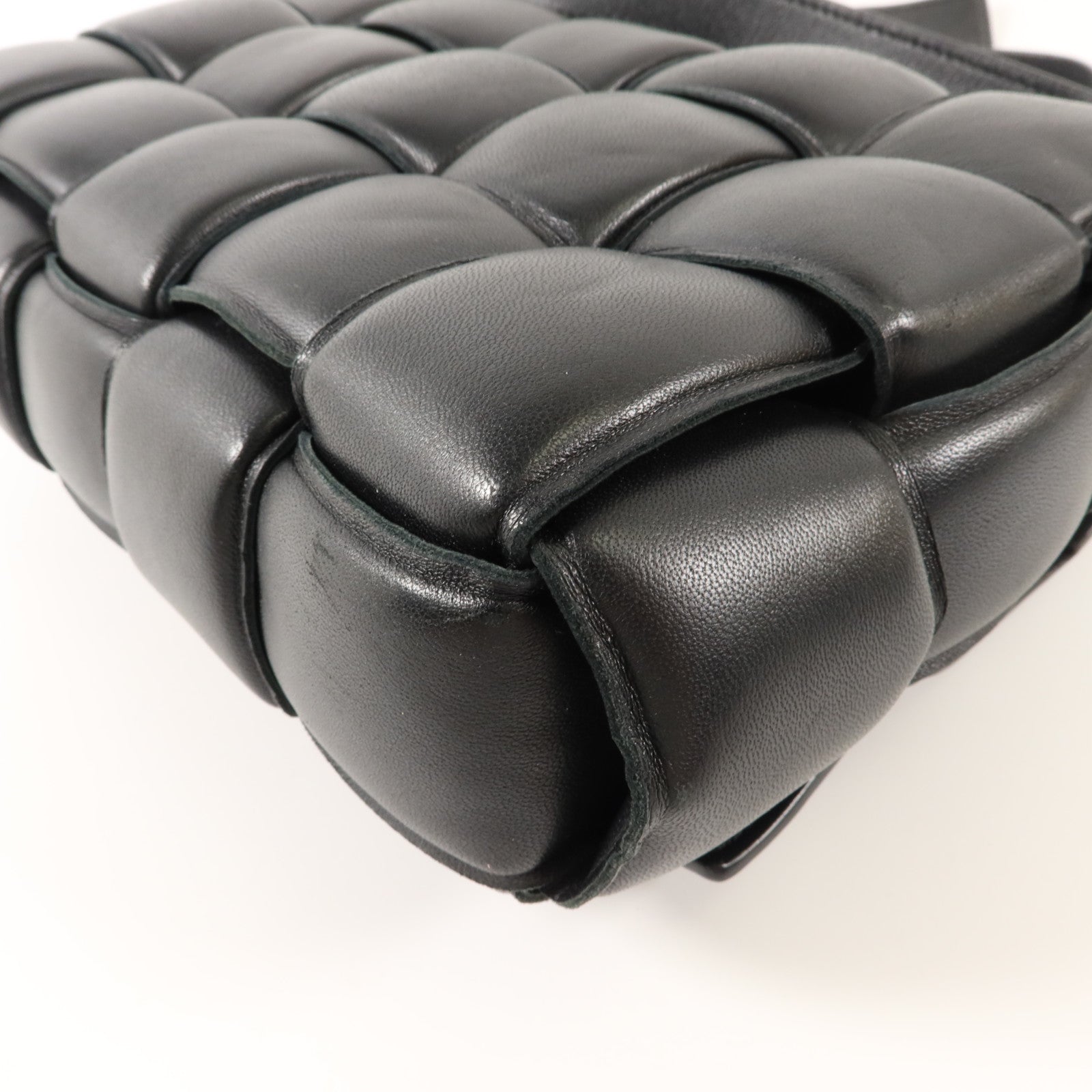 BOTTEGA VENETA 羊皮皮革Padded Cassette肩背袋