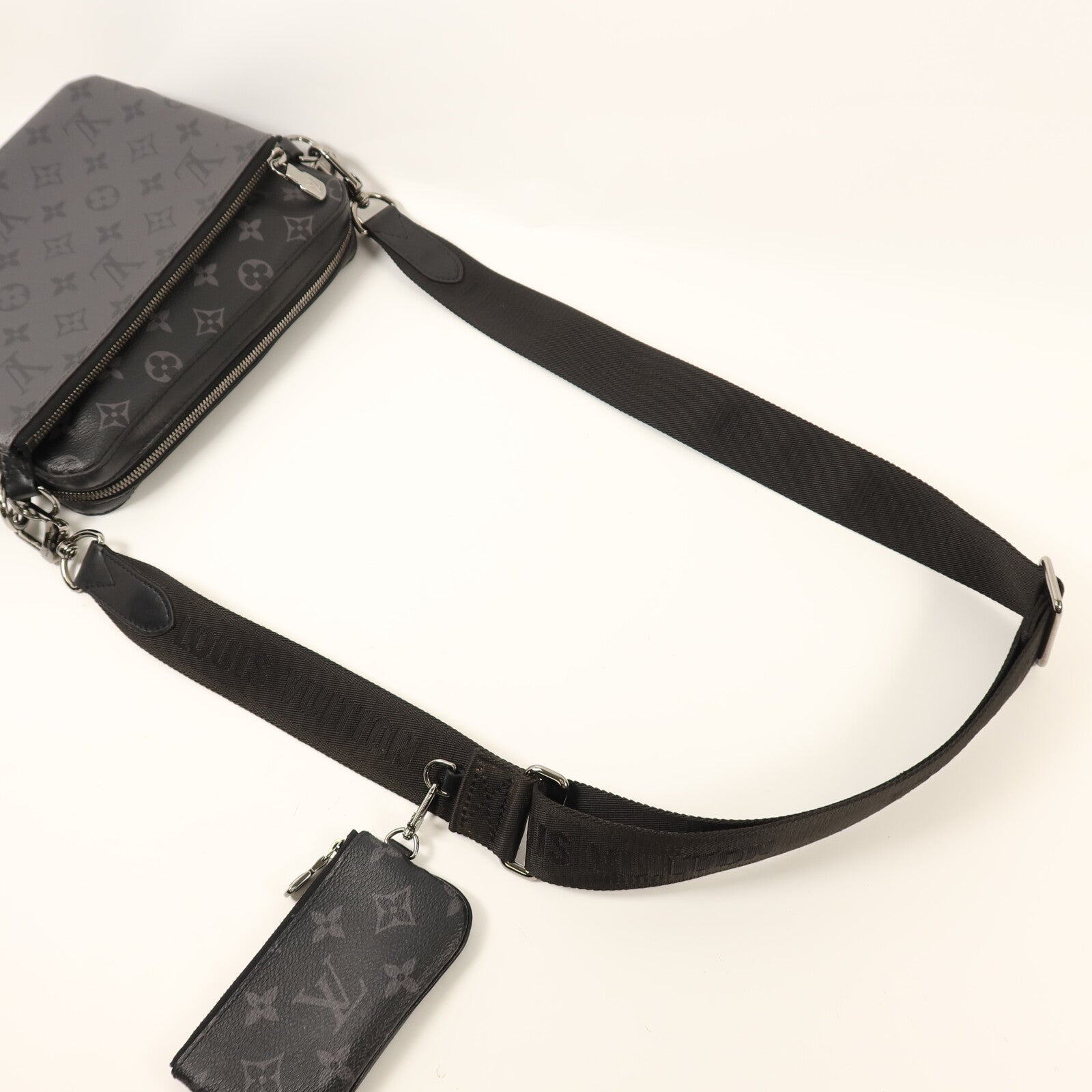 LOUIS VUITTON Monogram Eclipse Reverse Trio Messenger銀扣肩背袋灰色