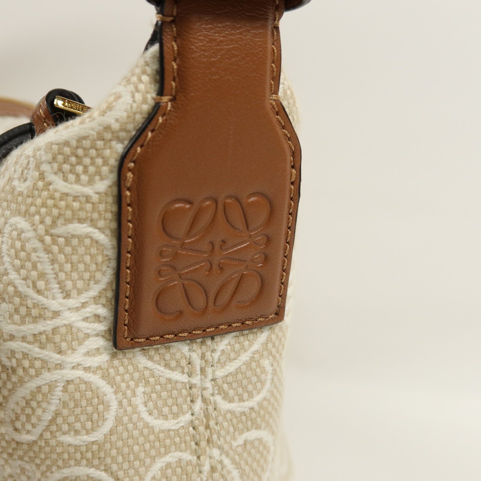 LOEWE 帆布Medium Cubi肩背袋