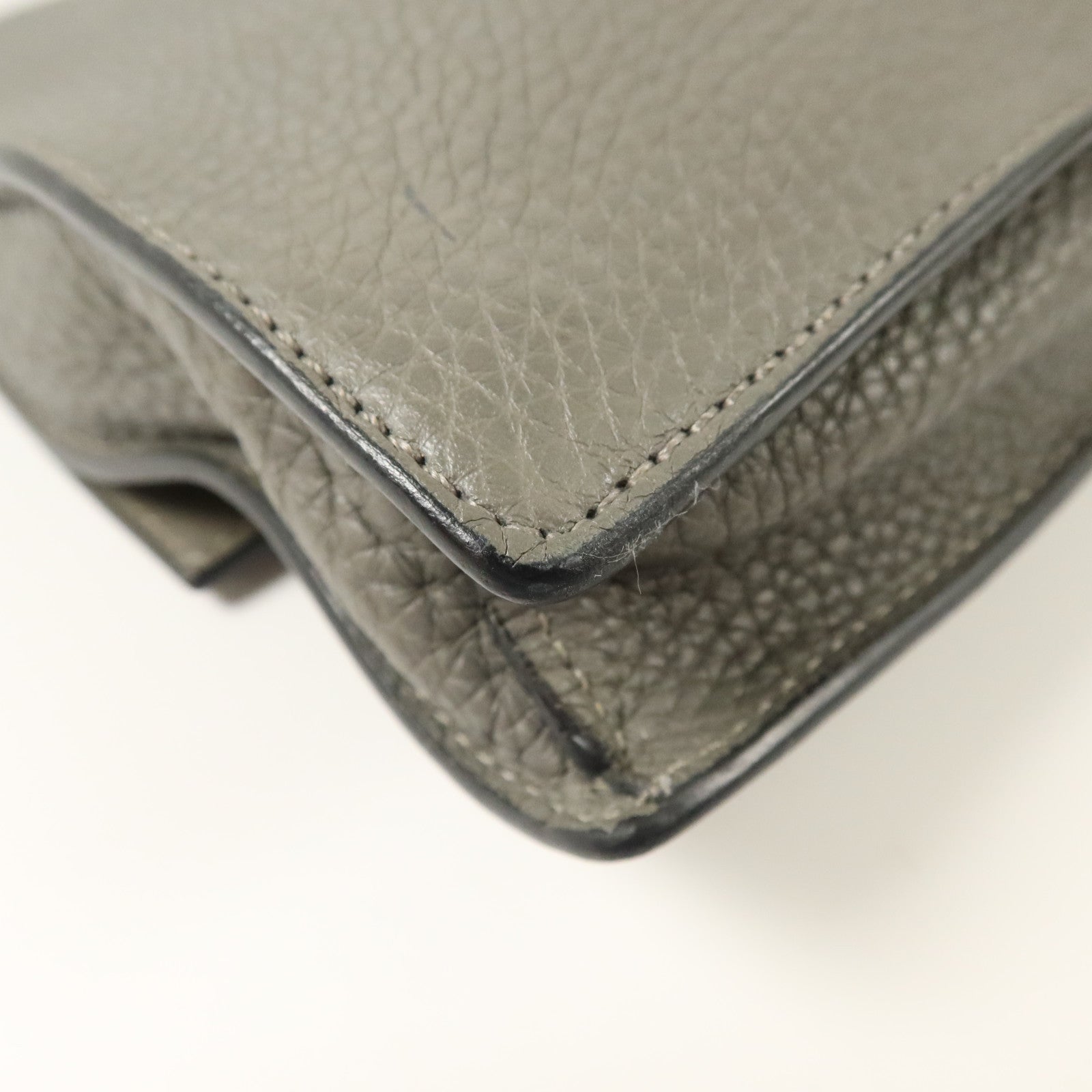 FENDI 牛皮皮革Flat Baguette銀扣肩背袋