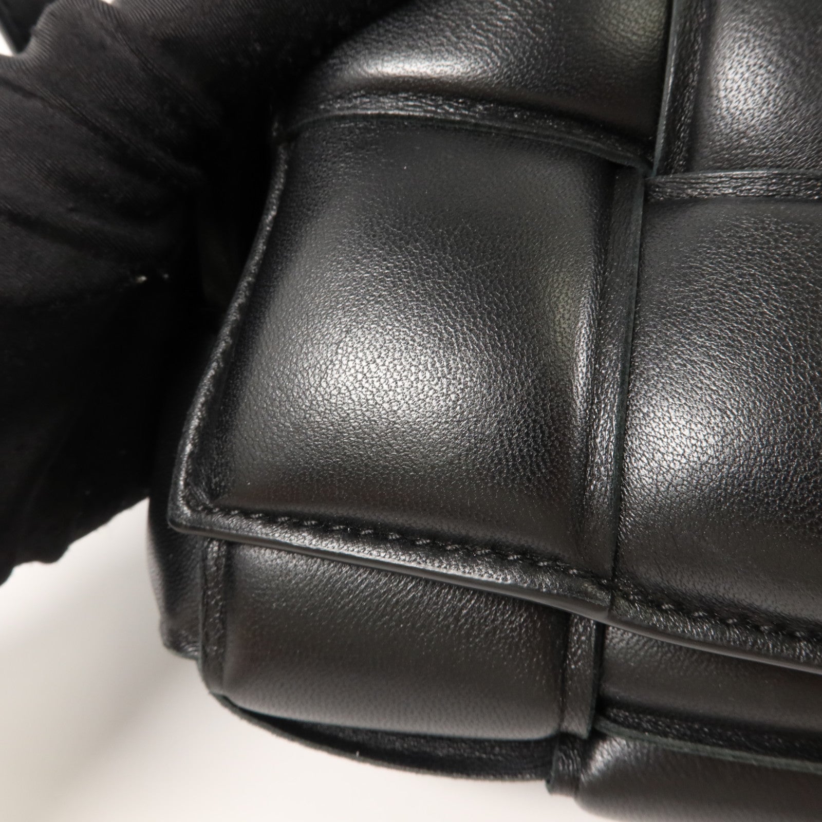 BOTTEGA VENETA 羊皮皮革Padded Cassette肩背袋