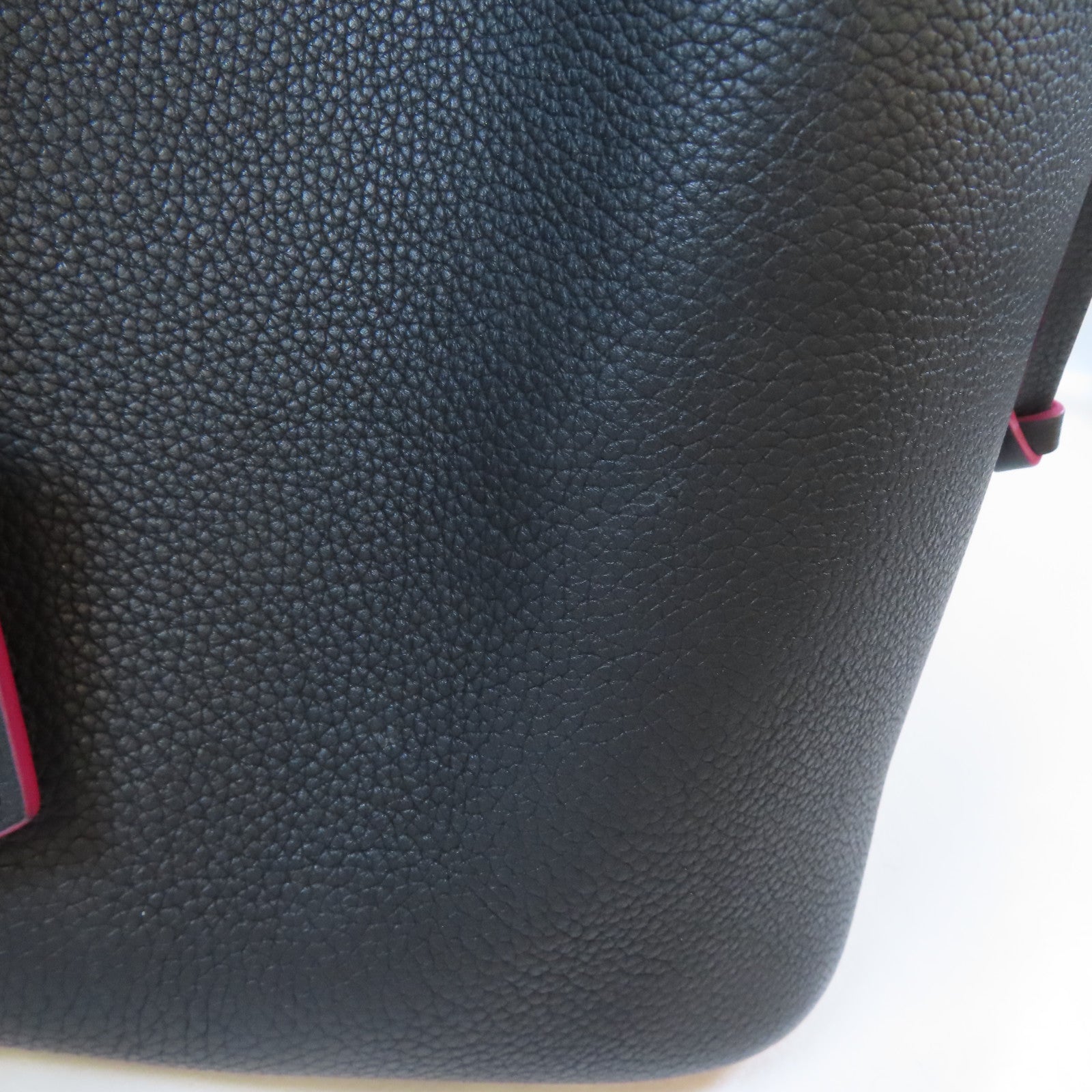 LOUIS VUITTON 牛皮皮革Lockme Bucket Bag銀扣肩背袋黑色