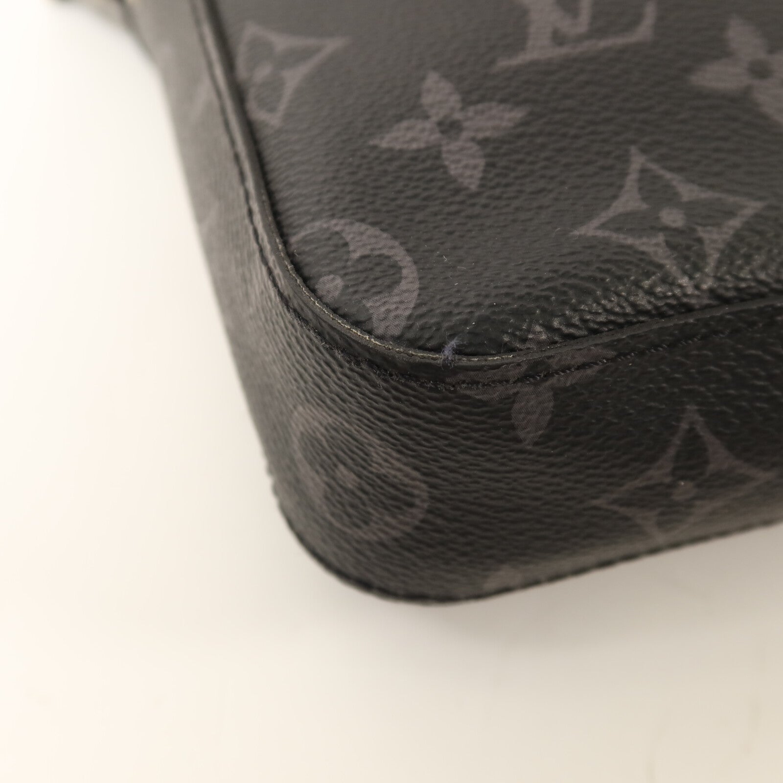 LOUIS VUITTON Monogram Eclipse Reverse Trio Messenger銀扣肩背袋灰色