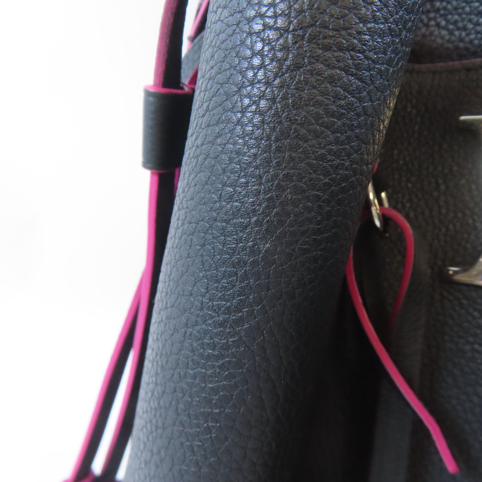 LOUIS VUITTON 牛皮皮革Lockme Bucket Bag銀扣肩背袋黑色