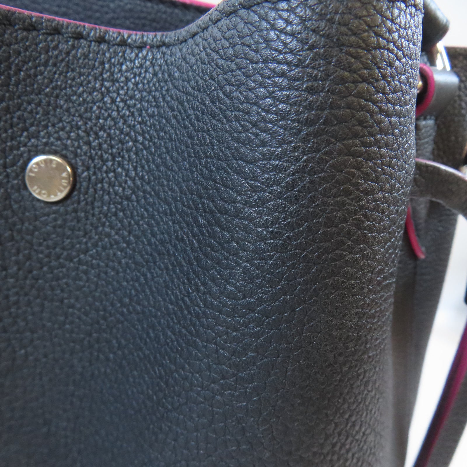 LOUIS VUITTON 牛皮皮革Lockme Bucket Bag銀扣肩背袋黑色