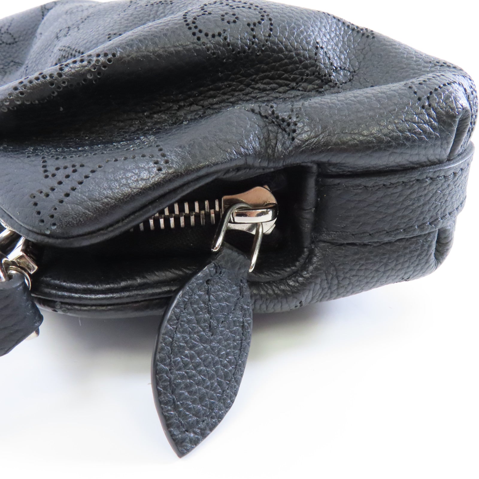 LOUIS VUITTON Mahina Mini Scara銀扣肩背袋黑色