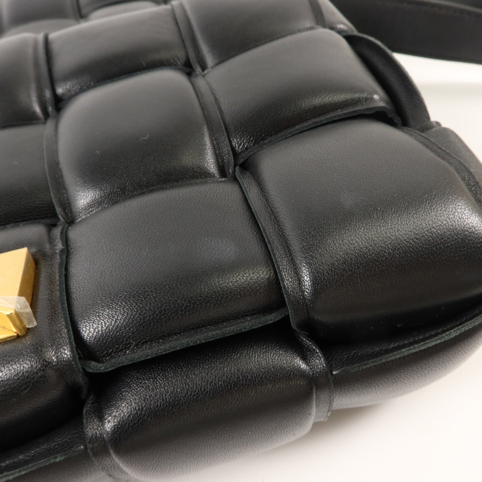 BOTTEGA VENETA 羊皮皮革Padded Cassette肩背袋