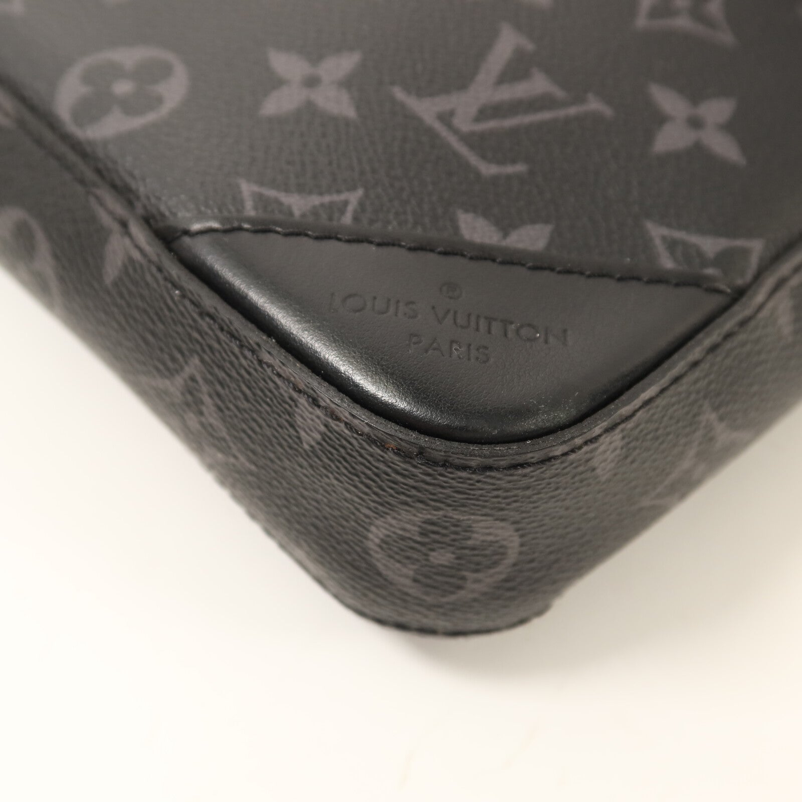 LOUIS VUITTON Monogram Eclipse Reverse Trio Messenger銀扣肩背袋灰色