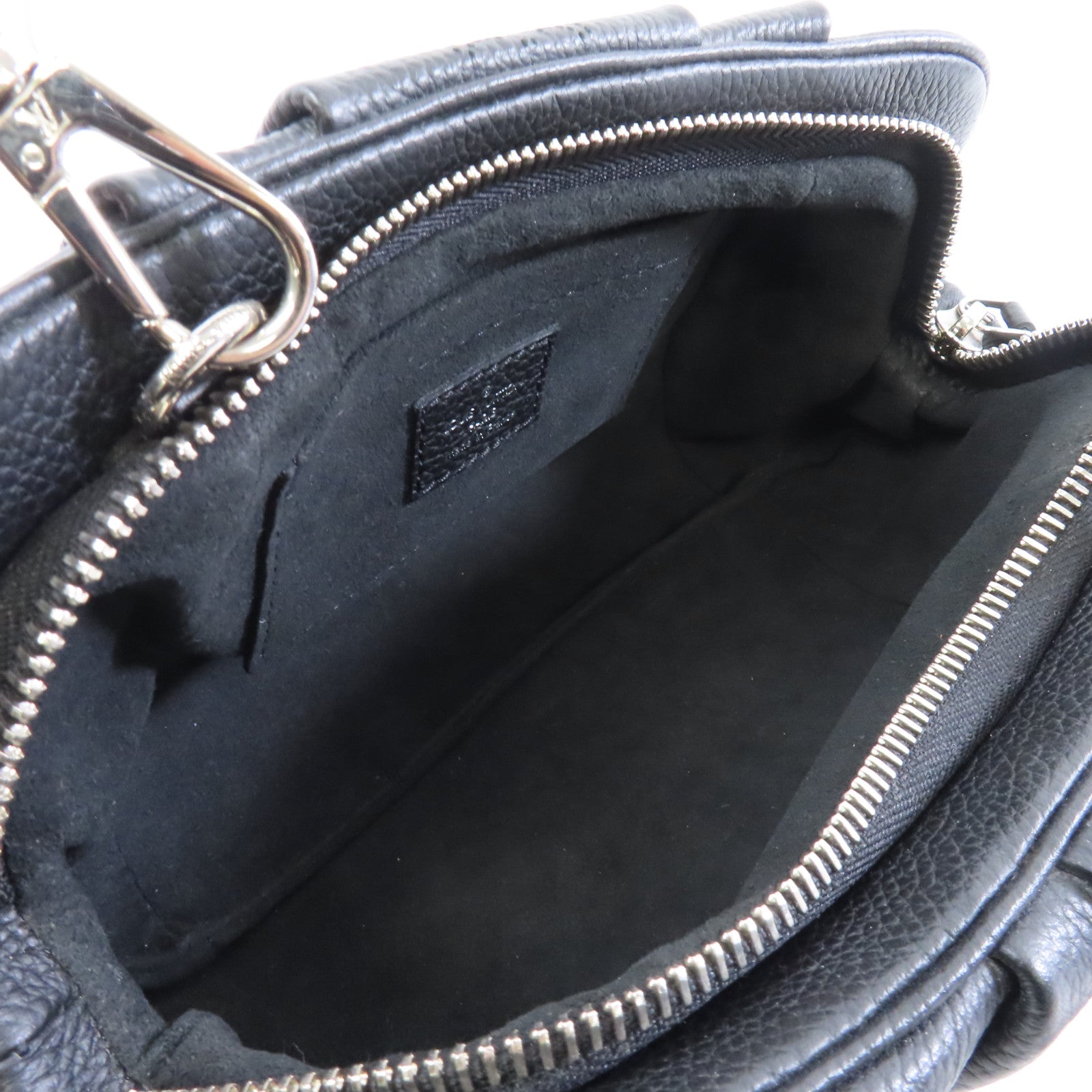 LOUIS VUITTON Mahina Mini Scara銀扣肩背袋黑色