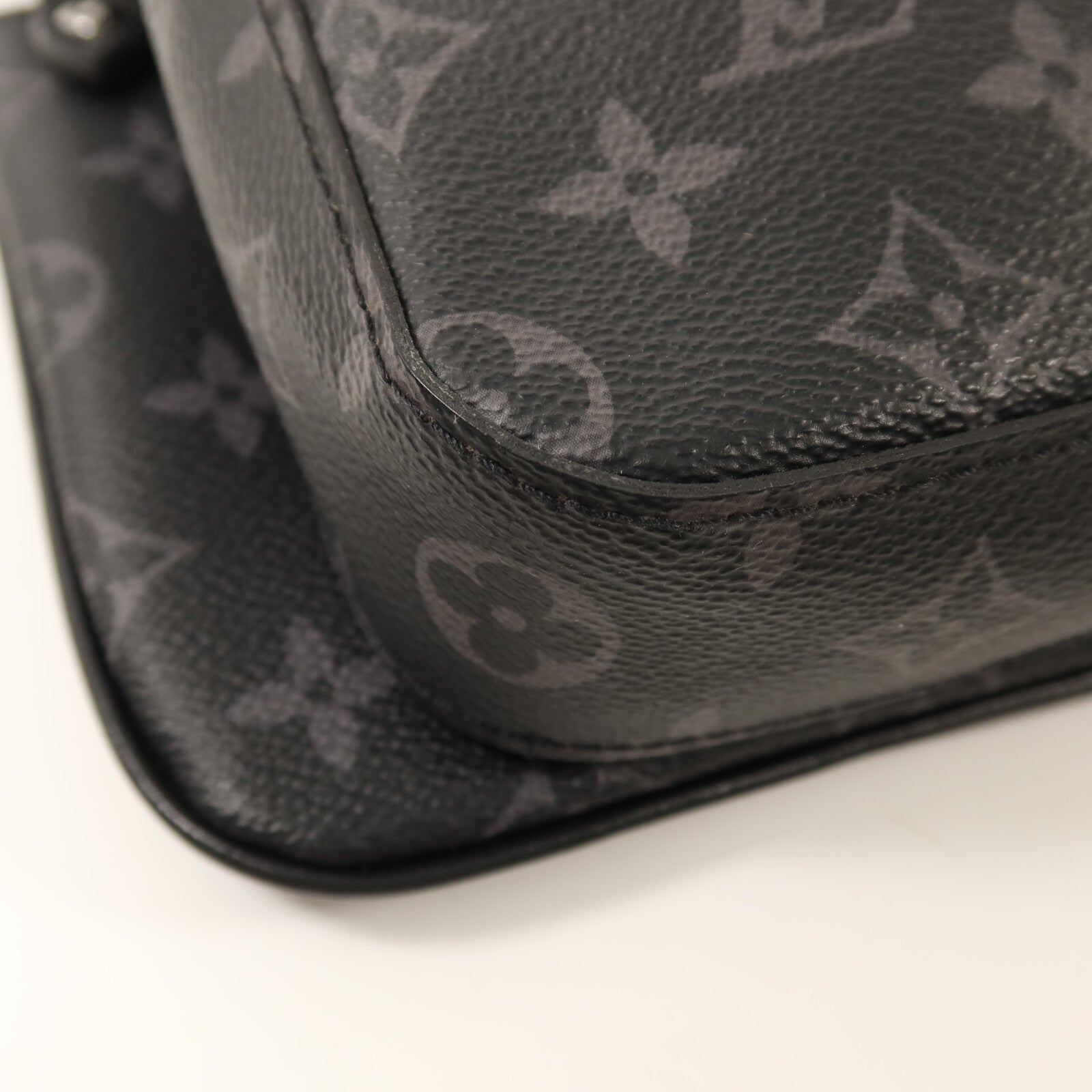 LOUIS VUITTON Monogram Eclipse Reverse Trio Messenger銀扣肩背袋灰色